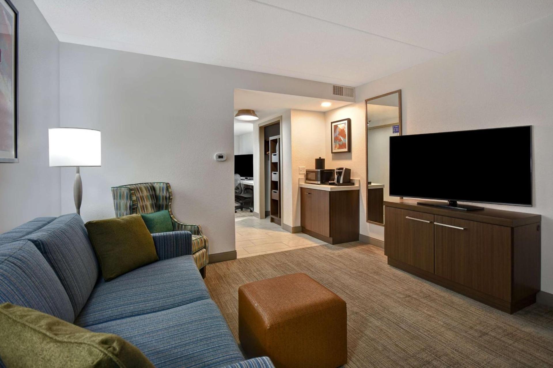 Hilton Garden Inn Detroit Metro Airport photo 31