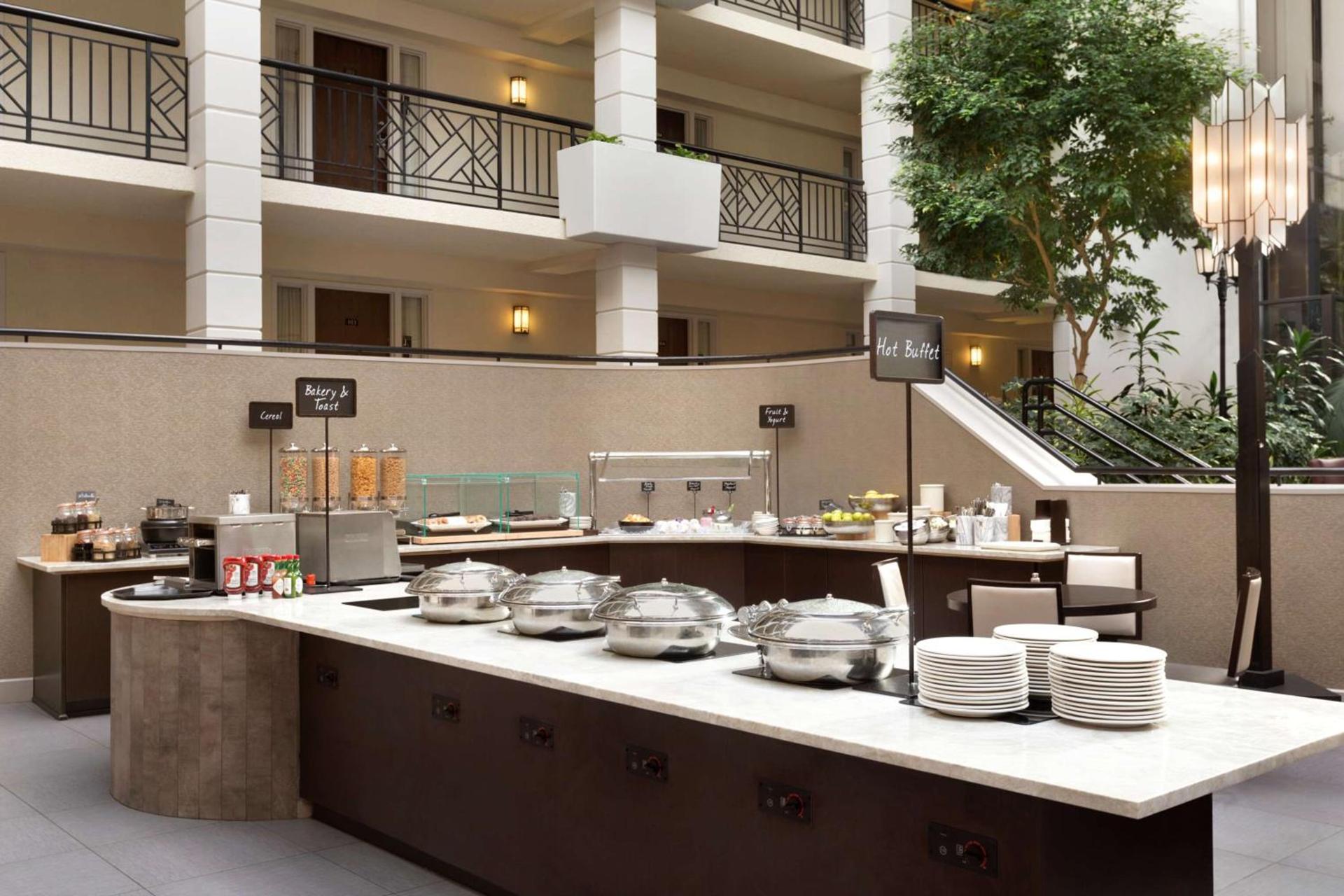 Embassy Suites by Hilton Piscataway Somerset photo 9