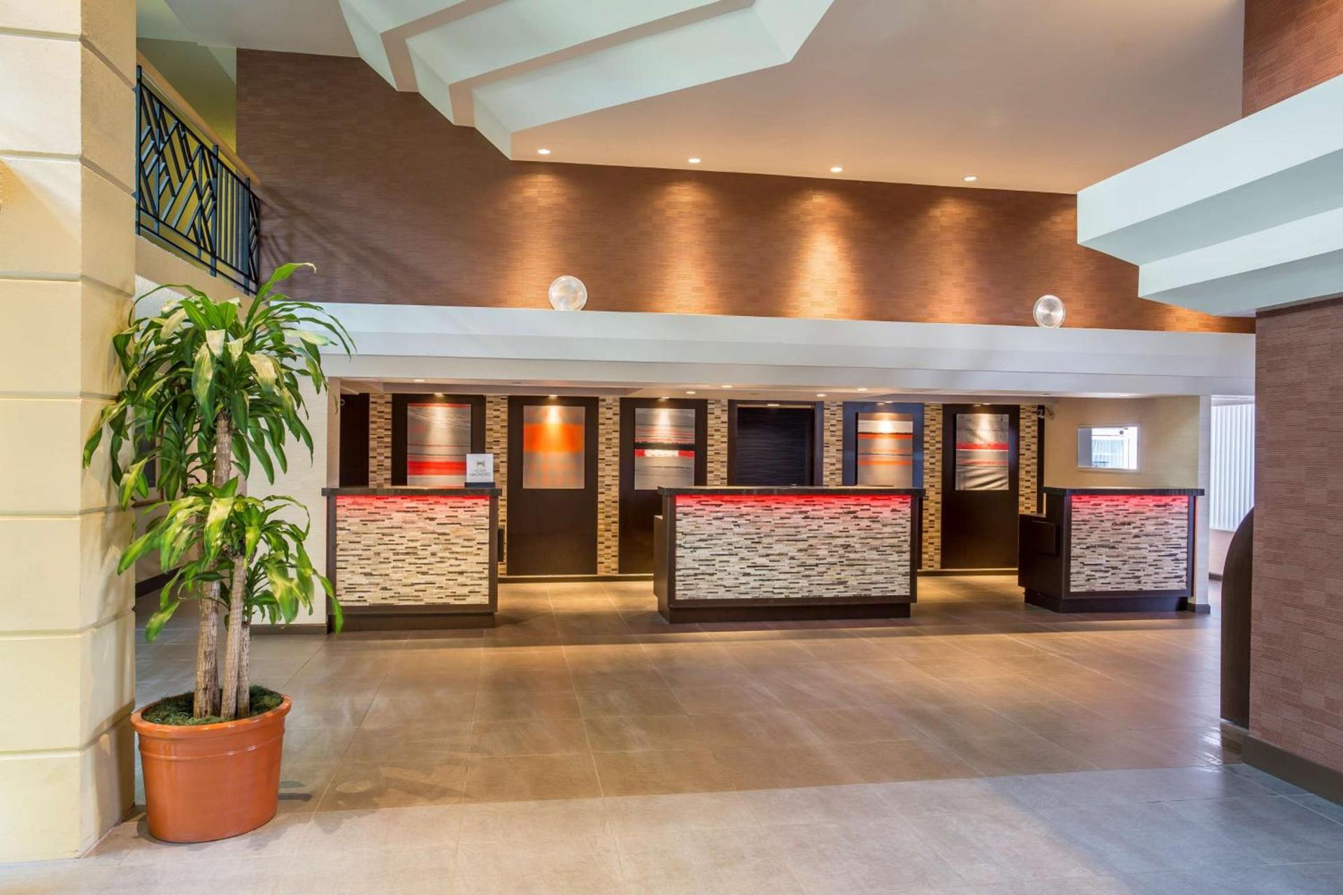Embassy Suites by Hilton Piscataway Somerset photo 2