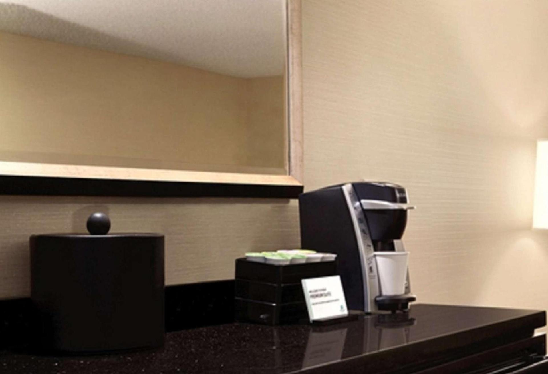 Embassy Suites by Hilton Piscataway Somerset photo 12