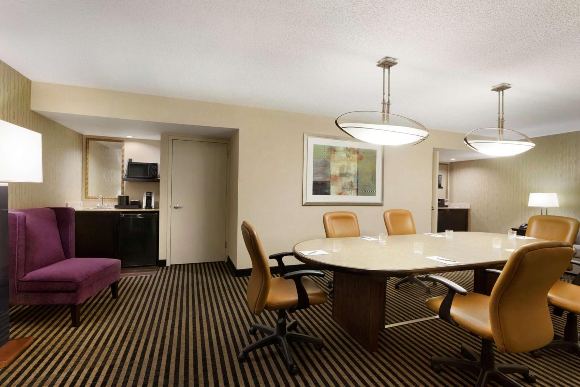 Embassy Suites by Hilton Piscataway Somerset photo 15