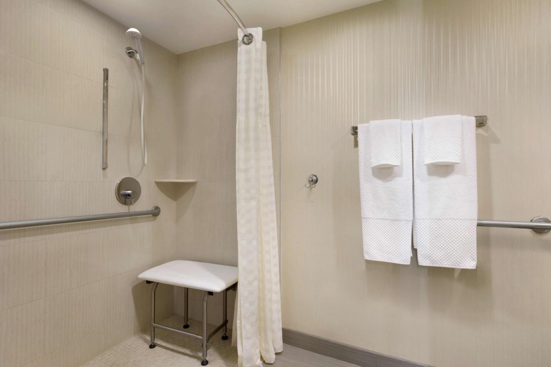 Embassy Suites by Hilton Piscataway Somerset photo 22
