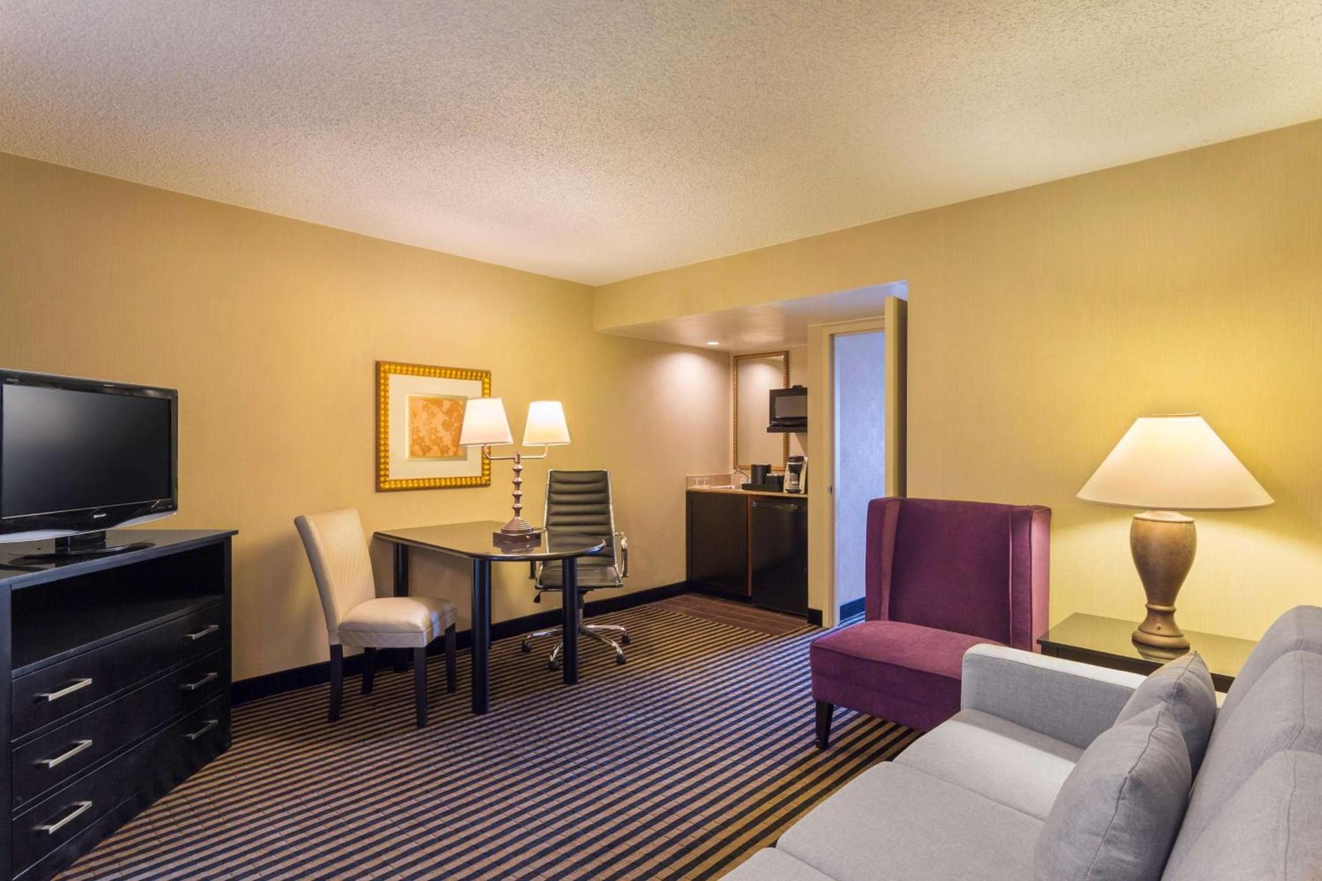 Embassy Suites by Hilton Piscataway Somerset photo 24