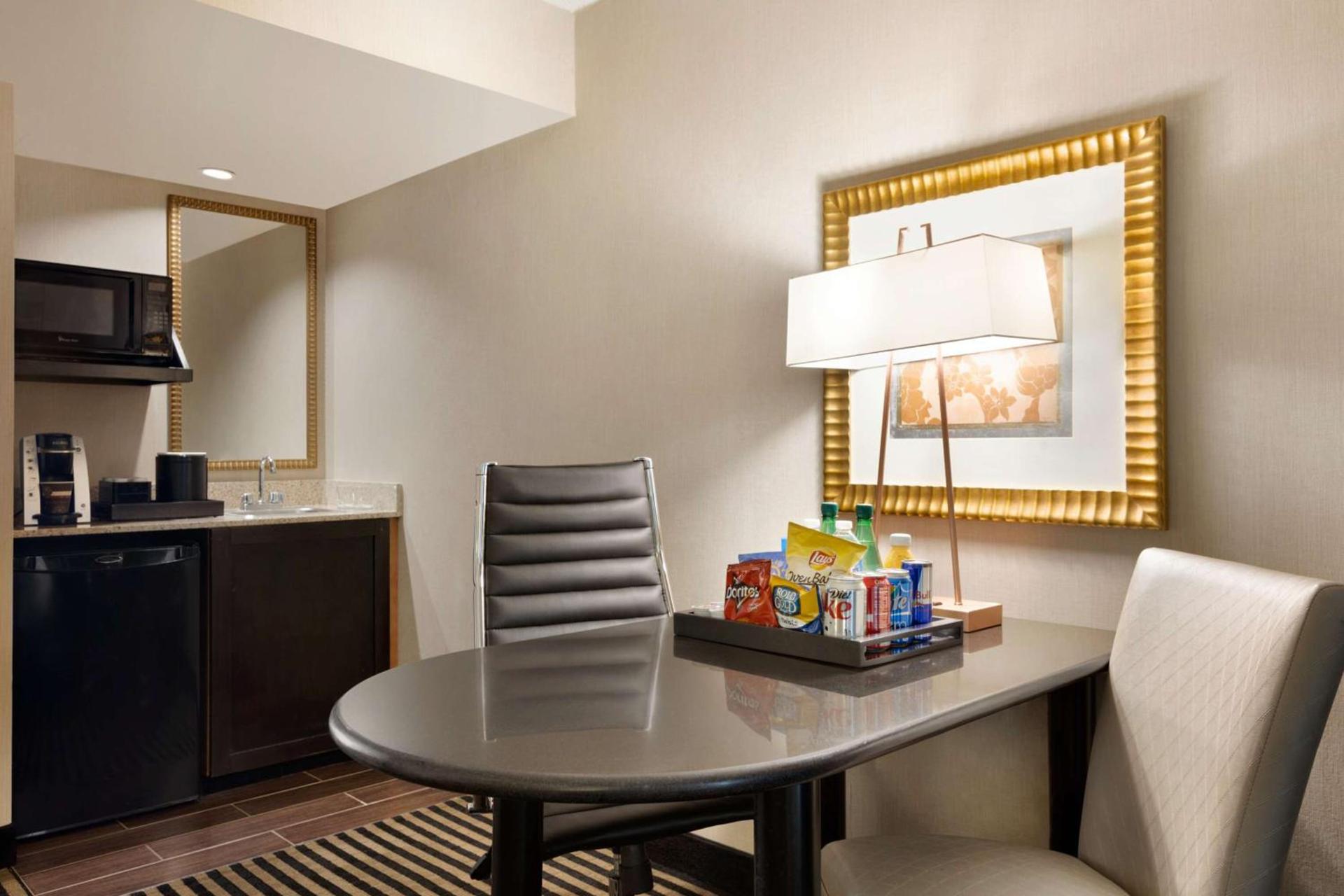 Embassy Suites by Hilton Piscataway Somerset photo 26