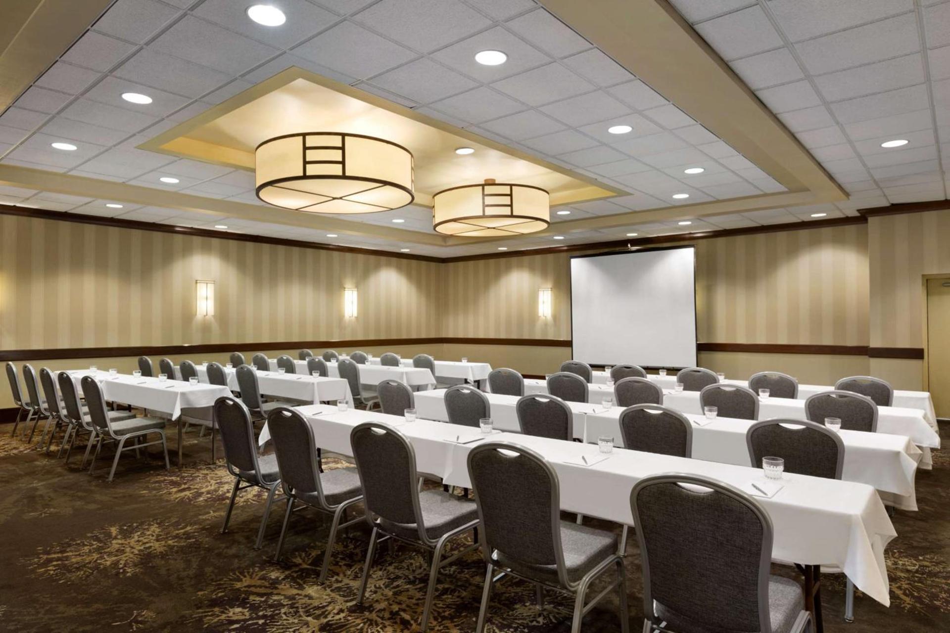 Embassy Suites by Hilton Piscataway Somerset photo 32