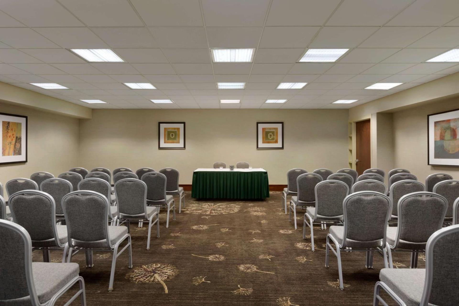 Embassy Suites by Hilton Piscataway Somerset photo 34