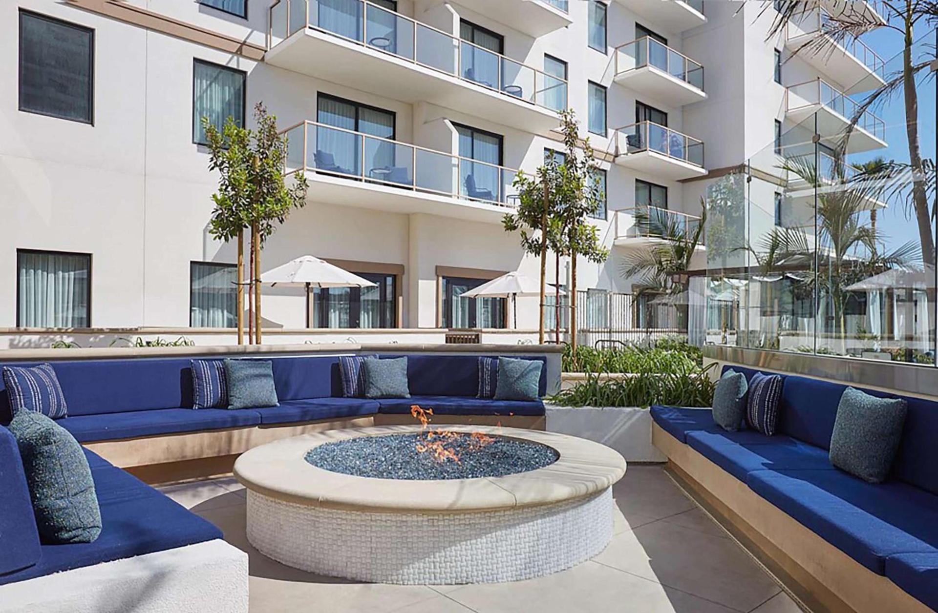 The Waterfront Beach Resort, A Hilton Hotel photo 3