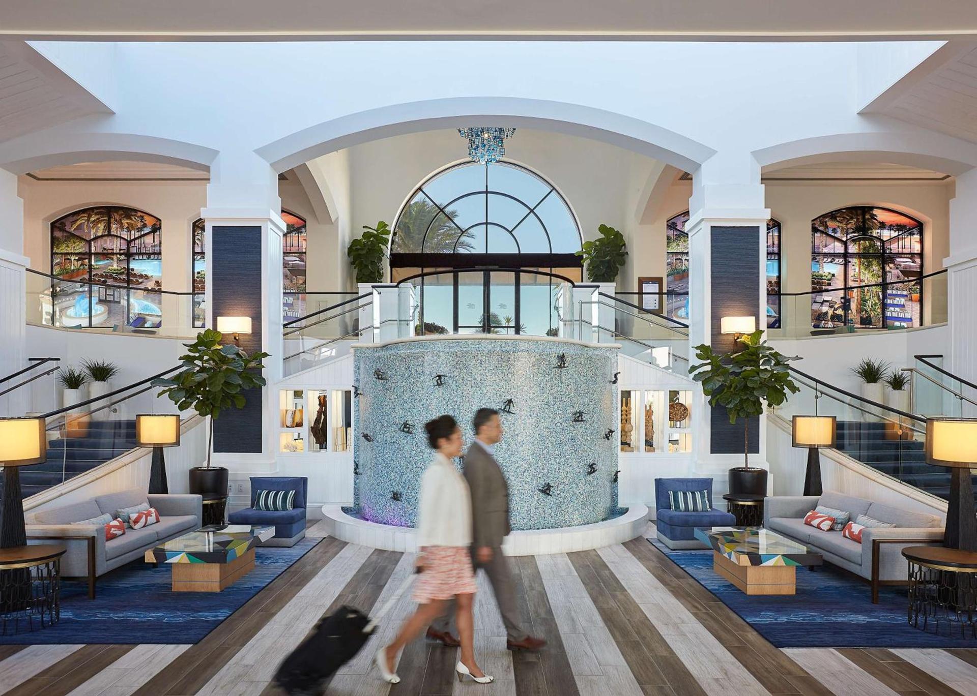The Waterfront Beach Resort, A Hilton Hotel photo 4