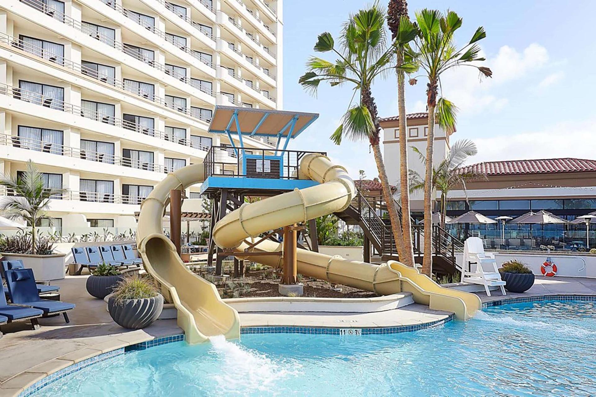 The Waterfront Beach Resort, A Hilton Hotel photo 12