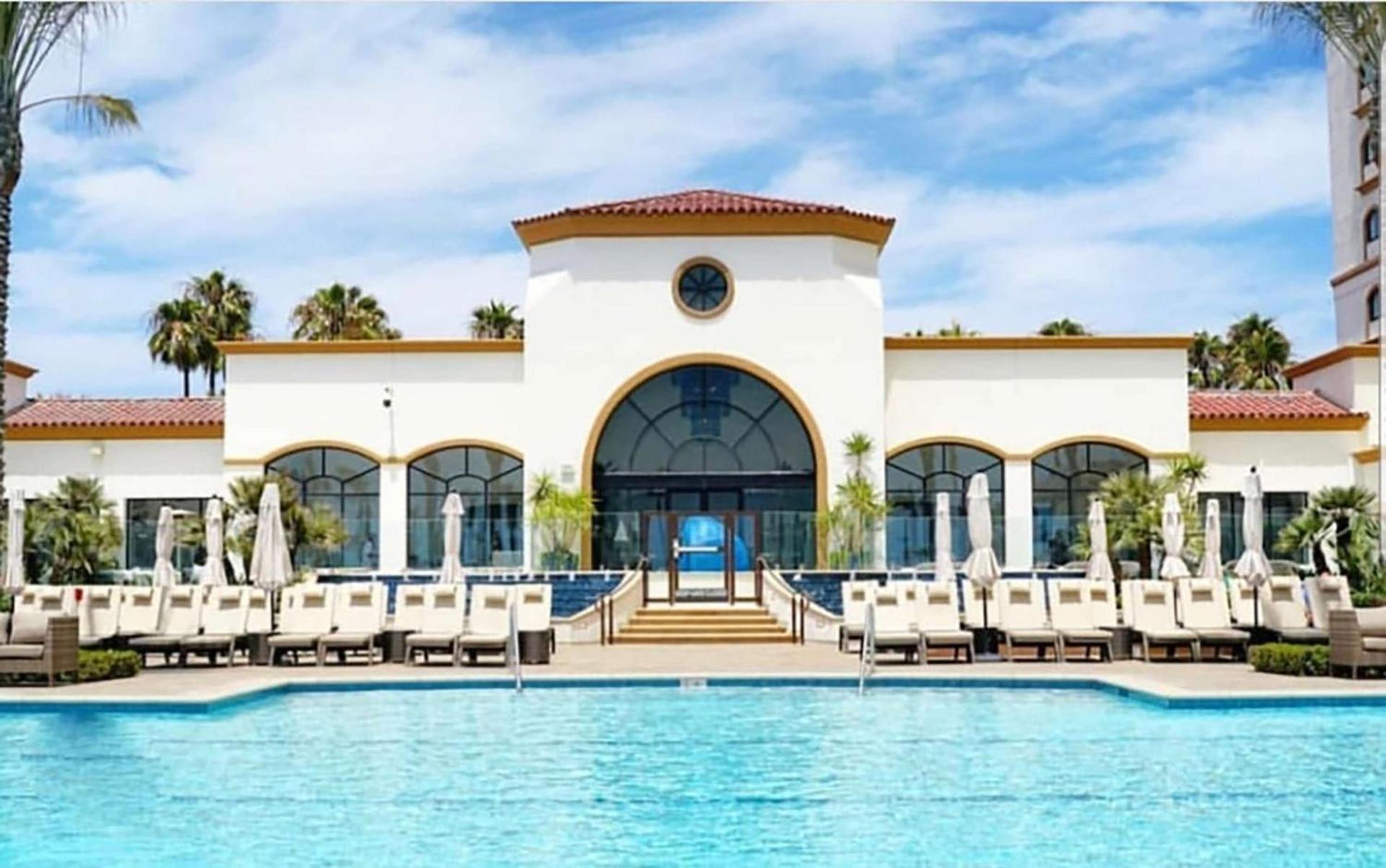 The Waterfront Beach Resort, A Hilton Hotel photo 14