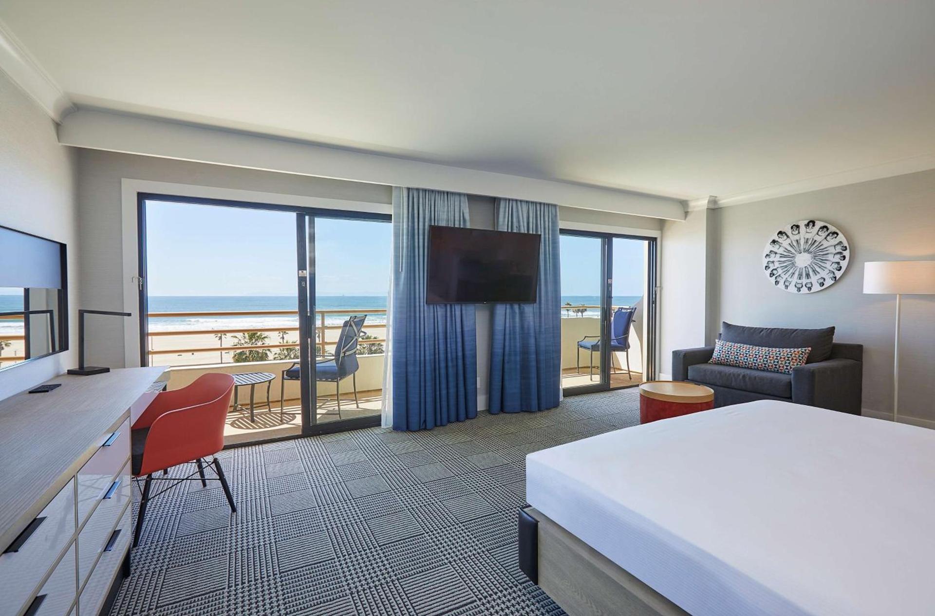 The Waterfront Beach Resort, A Hilton Hotel photo 50