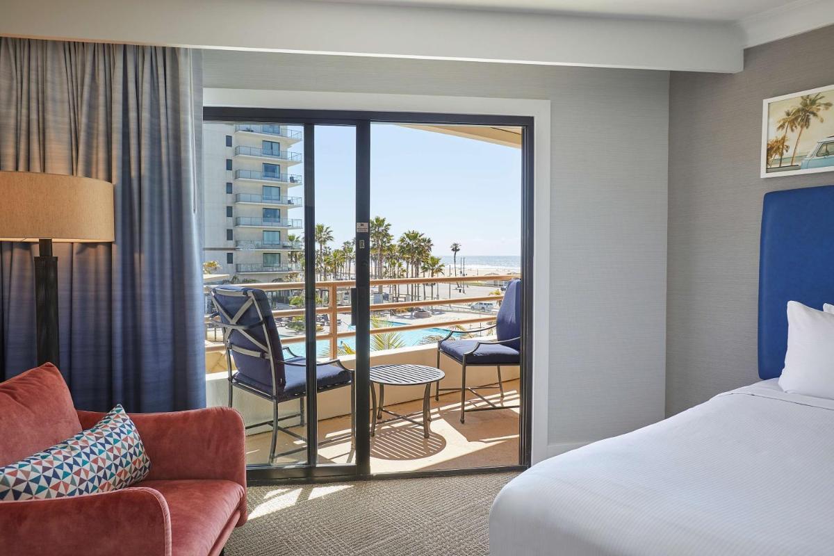 The Waterfront Beach Resort, A Hilton Hotel photo 53