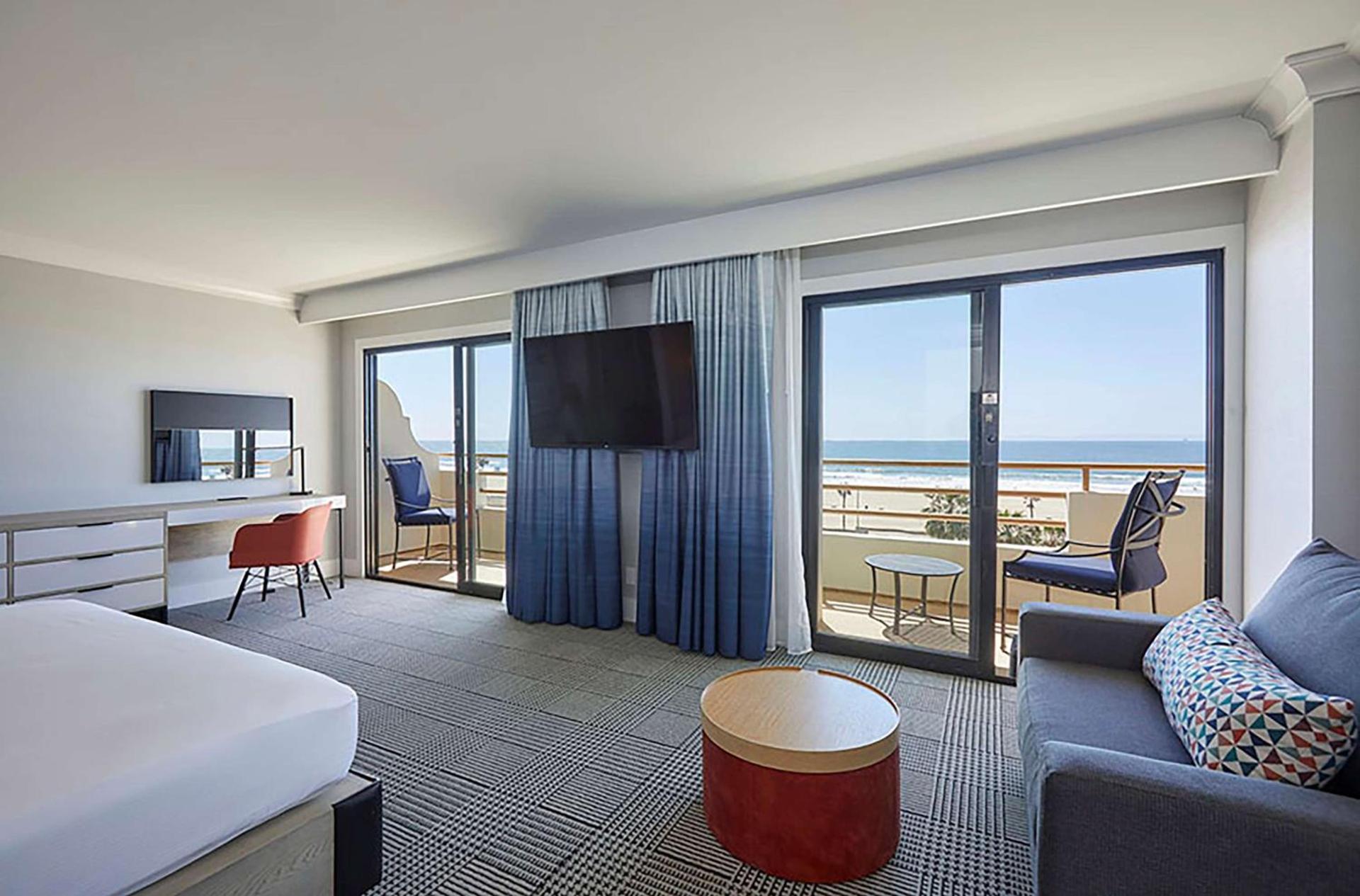 The Waterfront Beach Resort, A Hilton Hotel photo 55