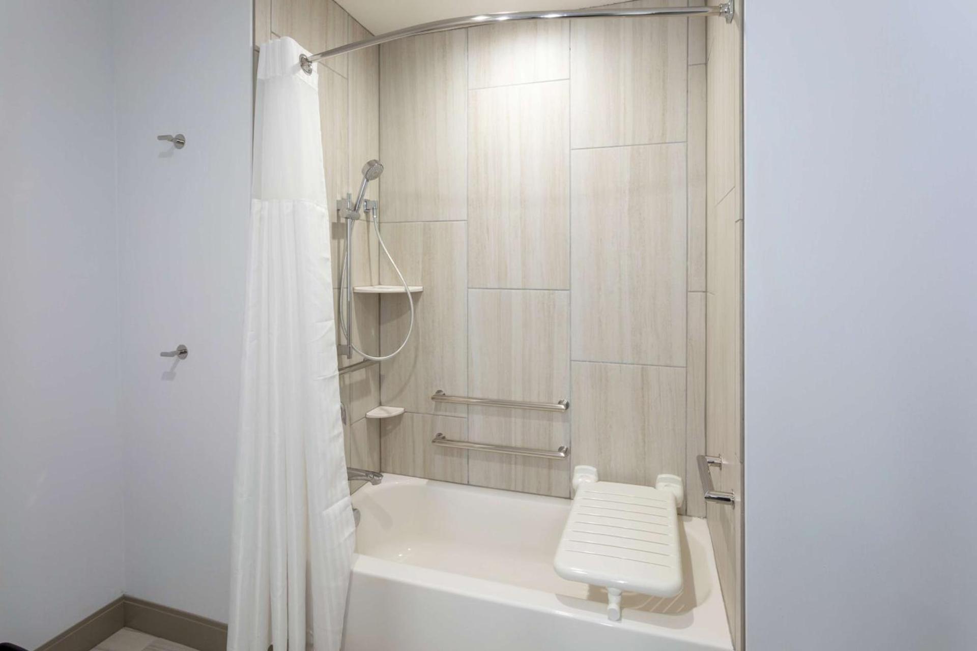 Hilton Garden Inn St. Cloud, Mn photo 16