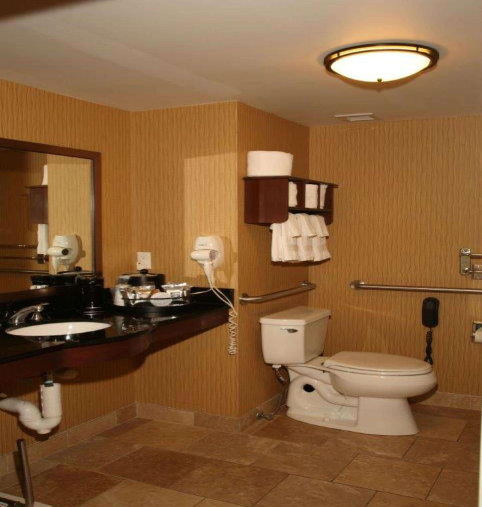 Hampton Inn & Suites Aberdeen photo 18
