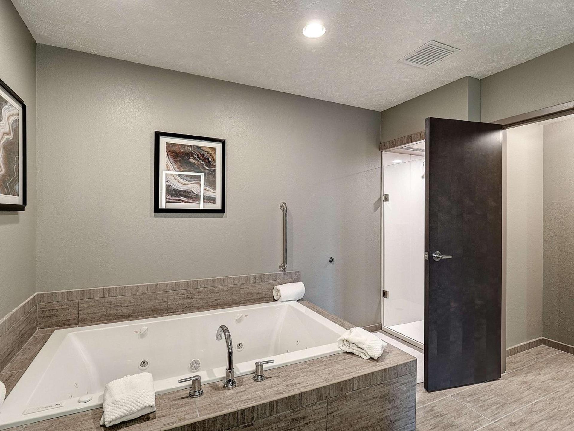 DoubleTree by Hilton Bloomington photo 9