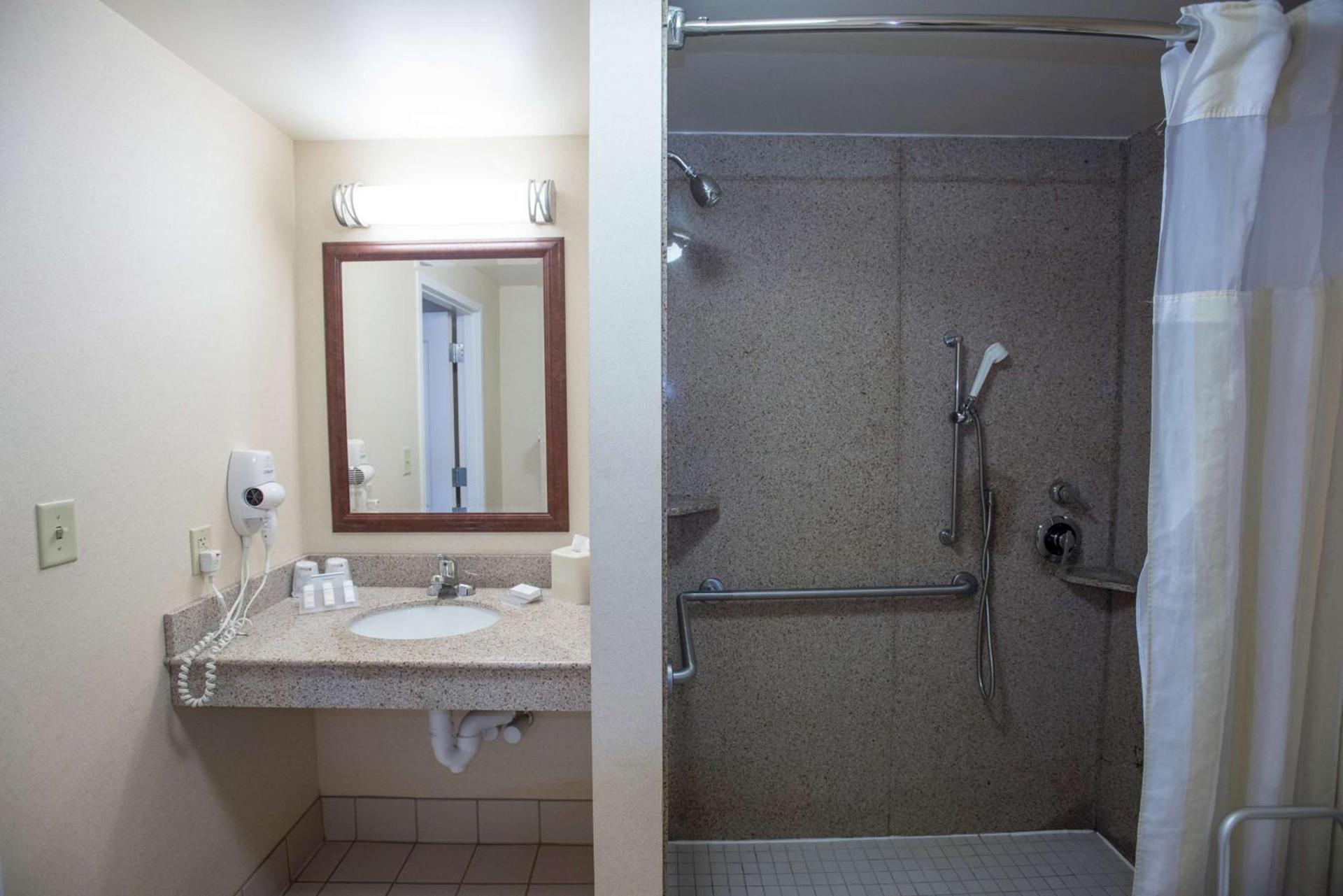 Hilton Garden Inn Wooster photo 30