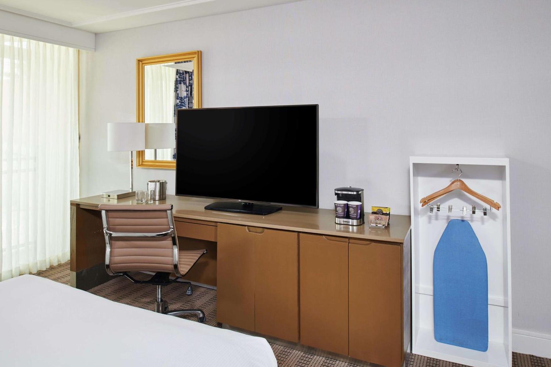 DoubleTree by Hilton Torrance - South Bay photo 14