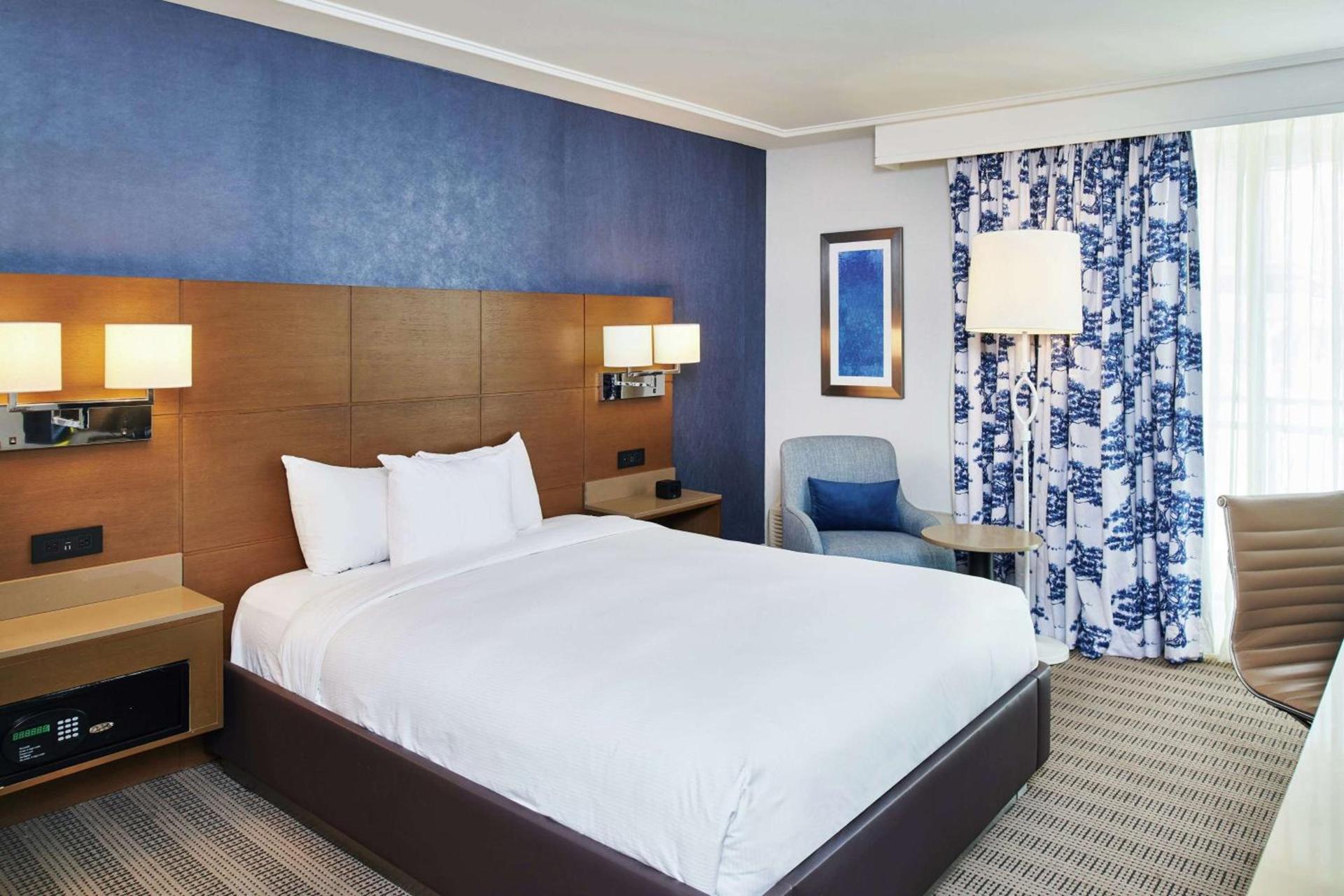 DoubleTree by Hilton Torrance - South Bay photo 18