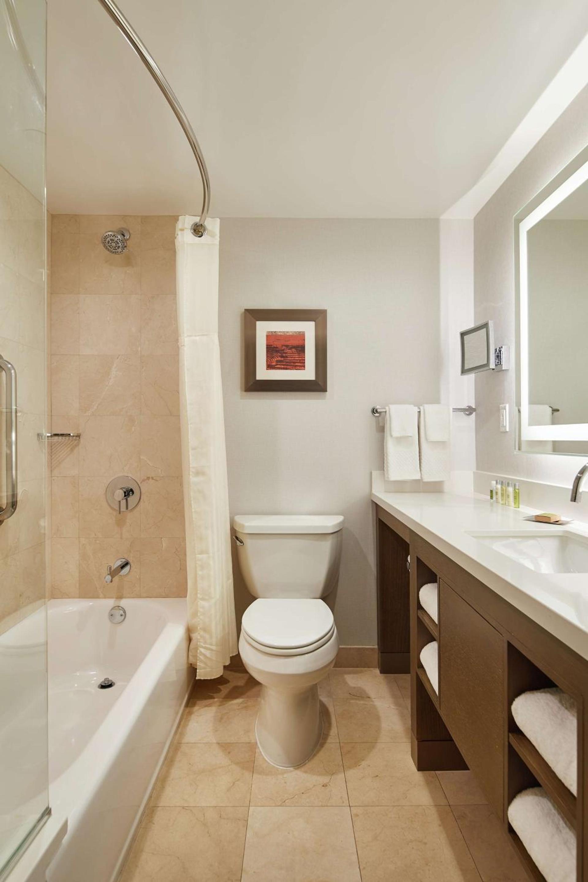 DoubleTree by Hilton Torrance - South Bay photo 21