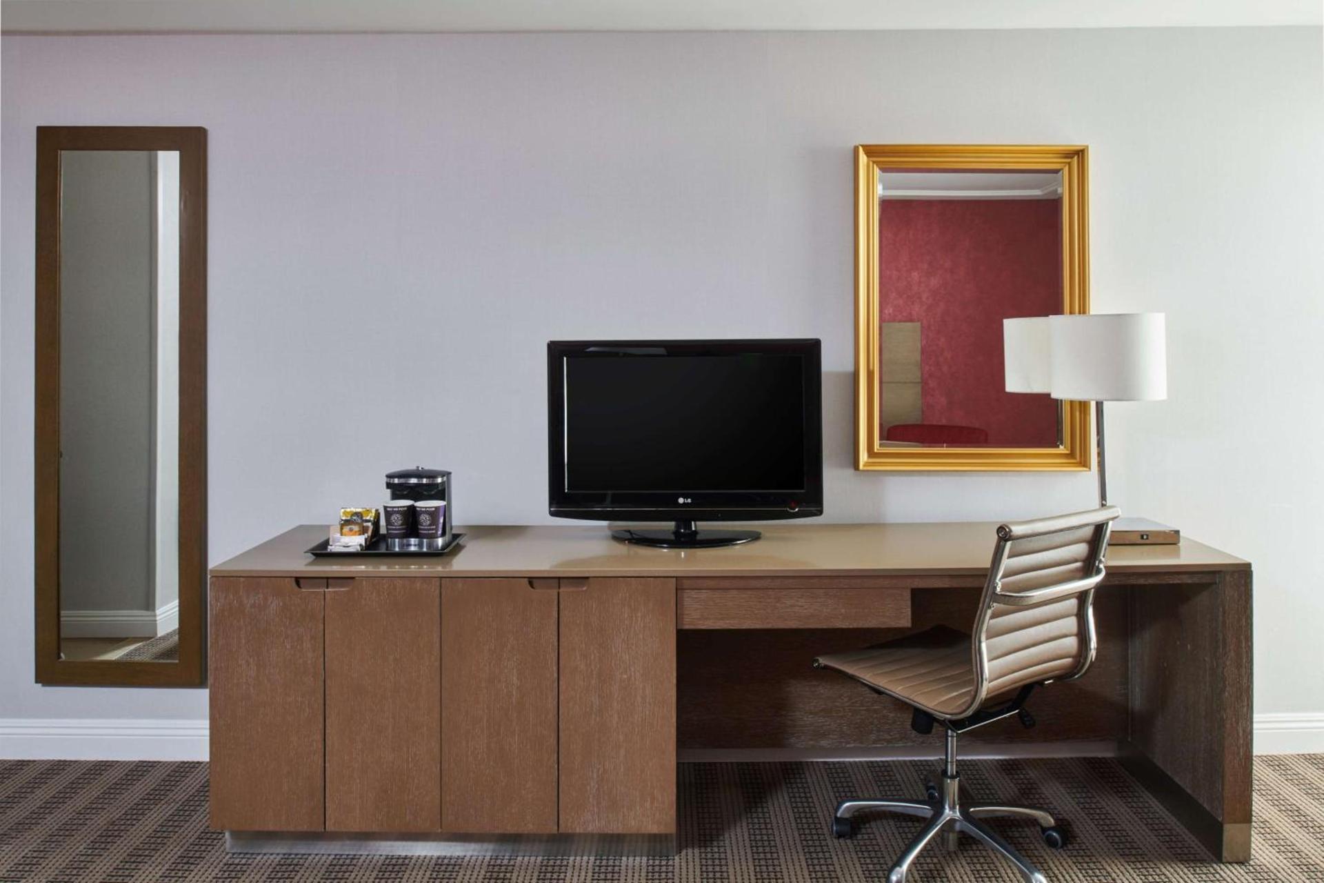 DoubleTree by Hilton Torrance - South Bay photo 29