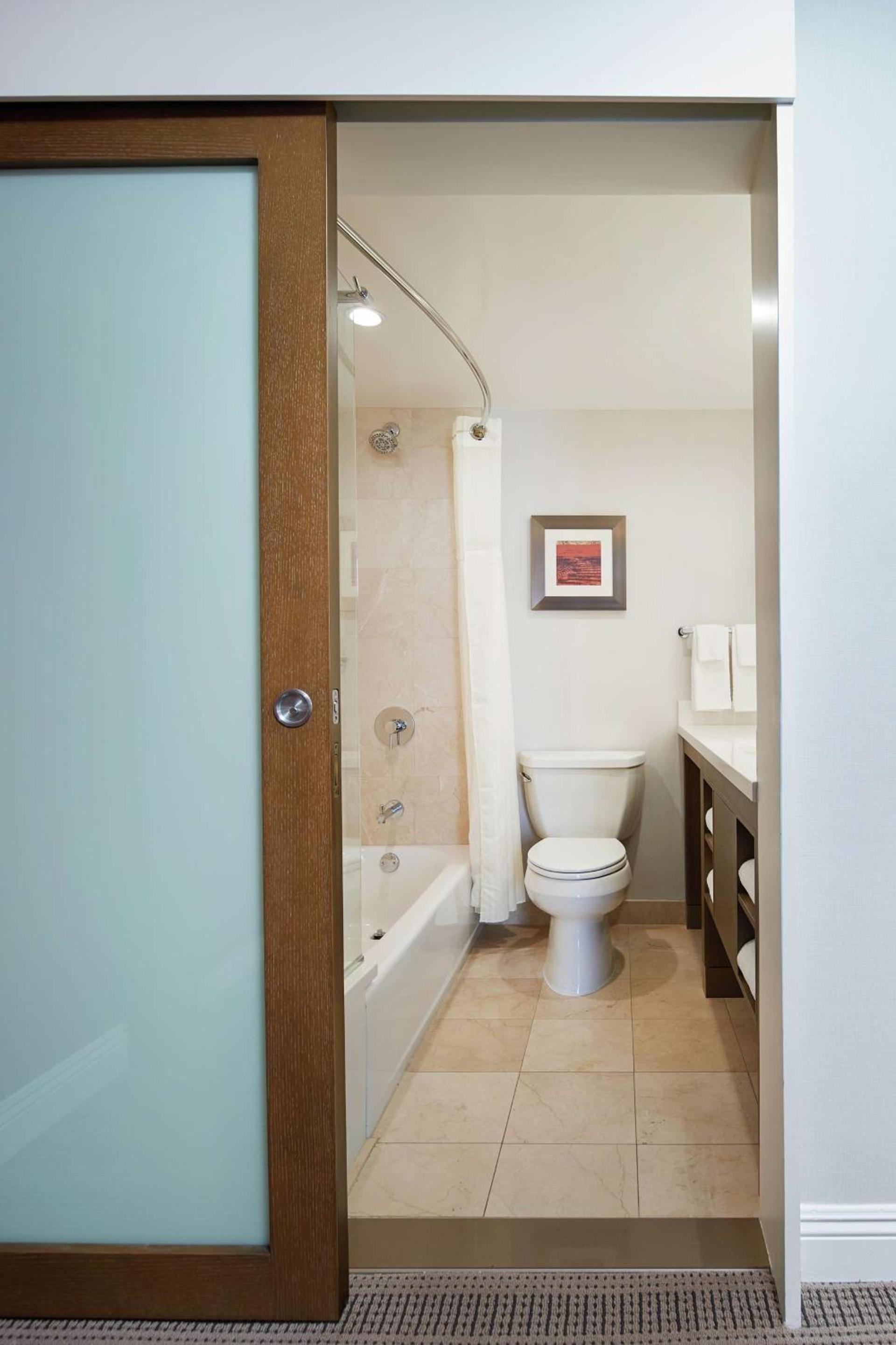 DoubleTree by Hilton Torrance - South Bay photo 41