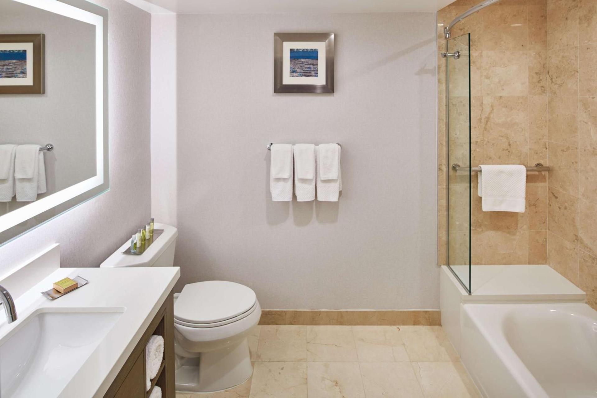 DoubleTree by Hilton Torrance - South Bay photo 46