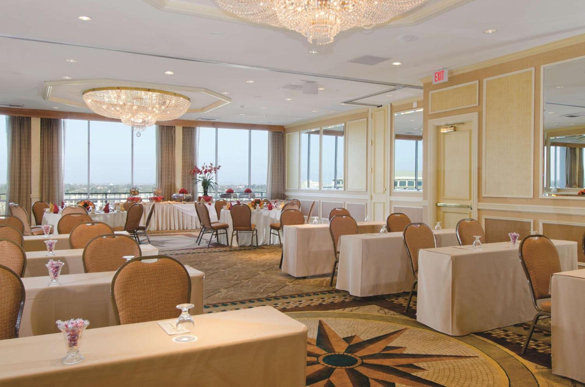 DoubleTree by Hilton Torrance - South Bay photo 51