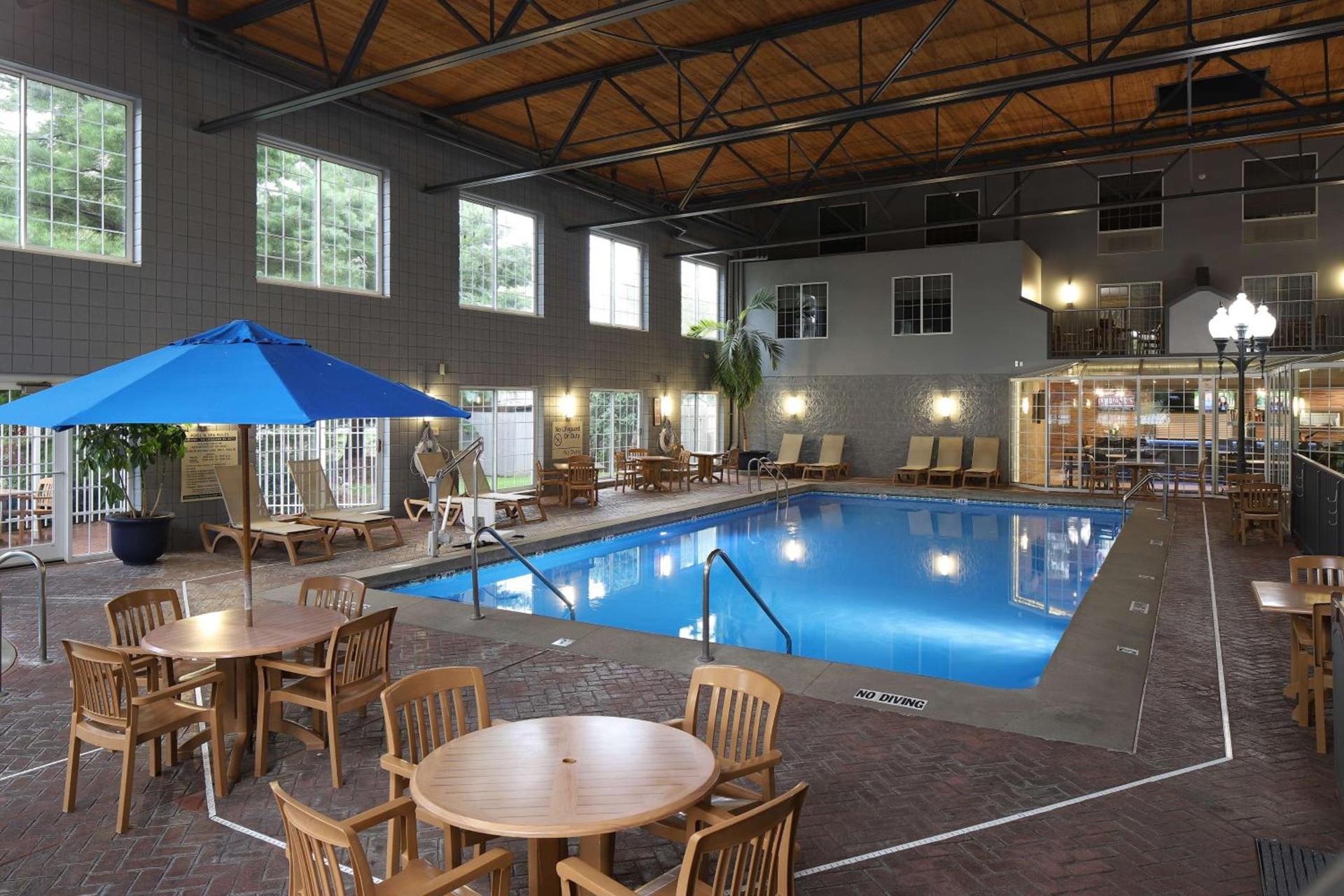 Hampton Inn Holland photo 8