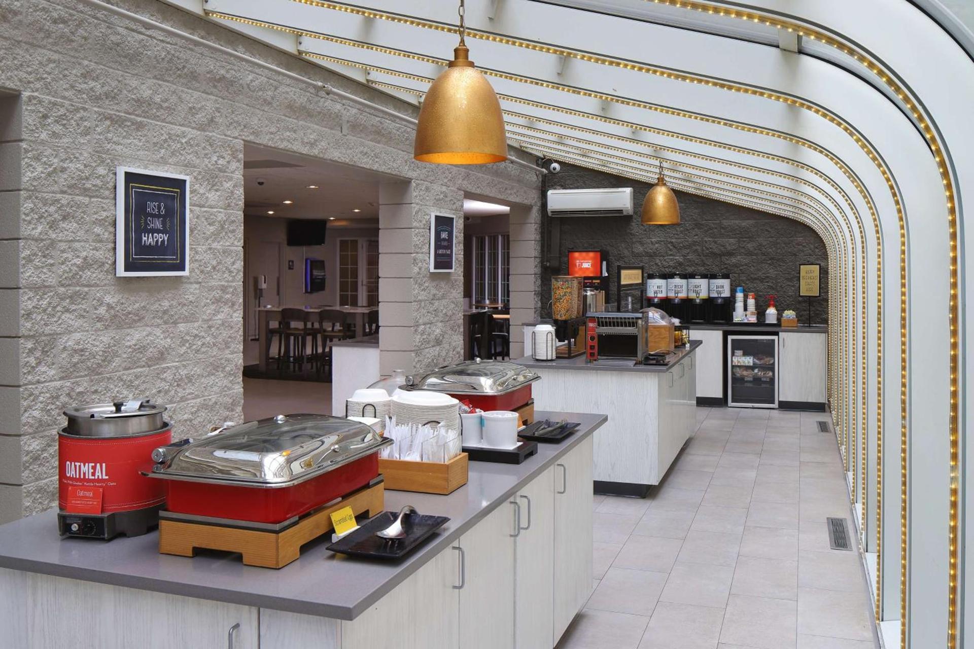 Hampton Inn Holland photo 11
