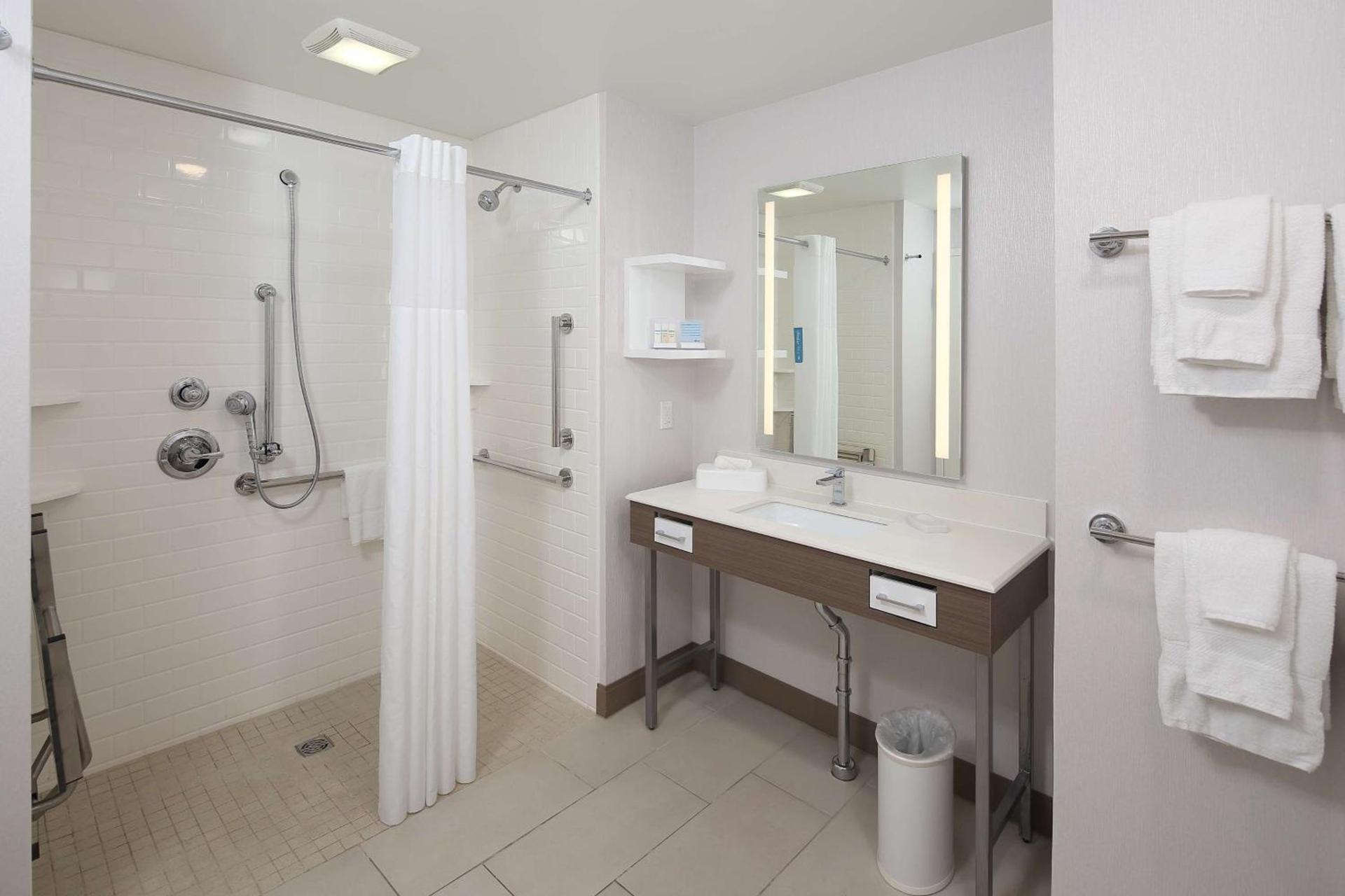 Hampton Inn Holland photo 24