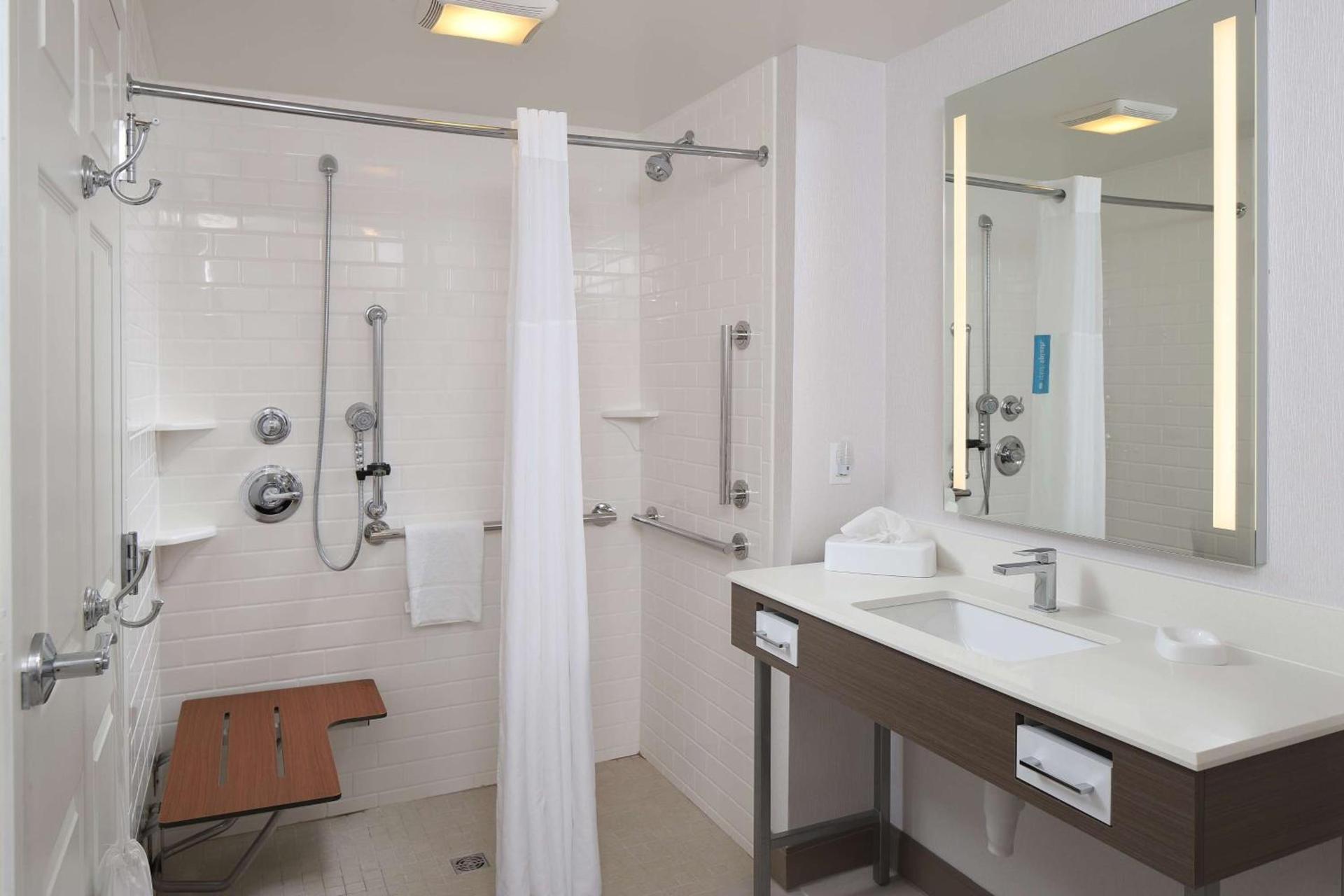 Hampton Inn Holland photo 23