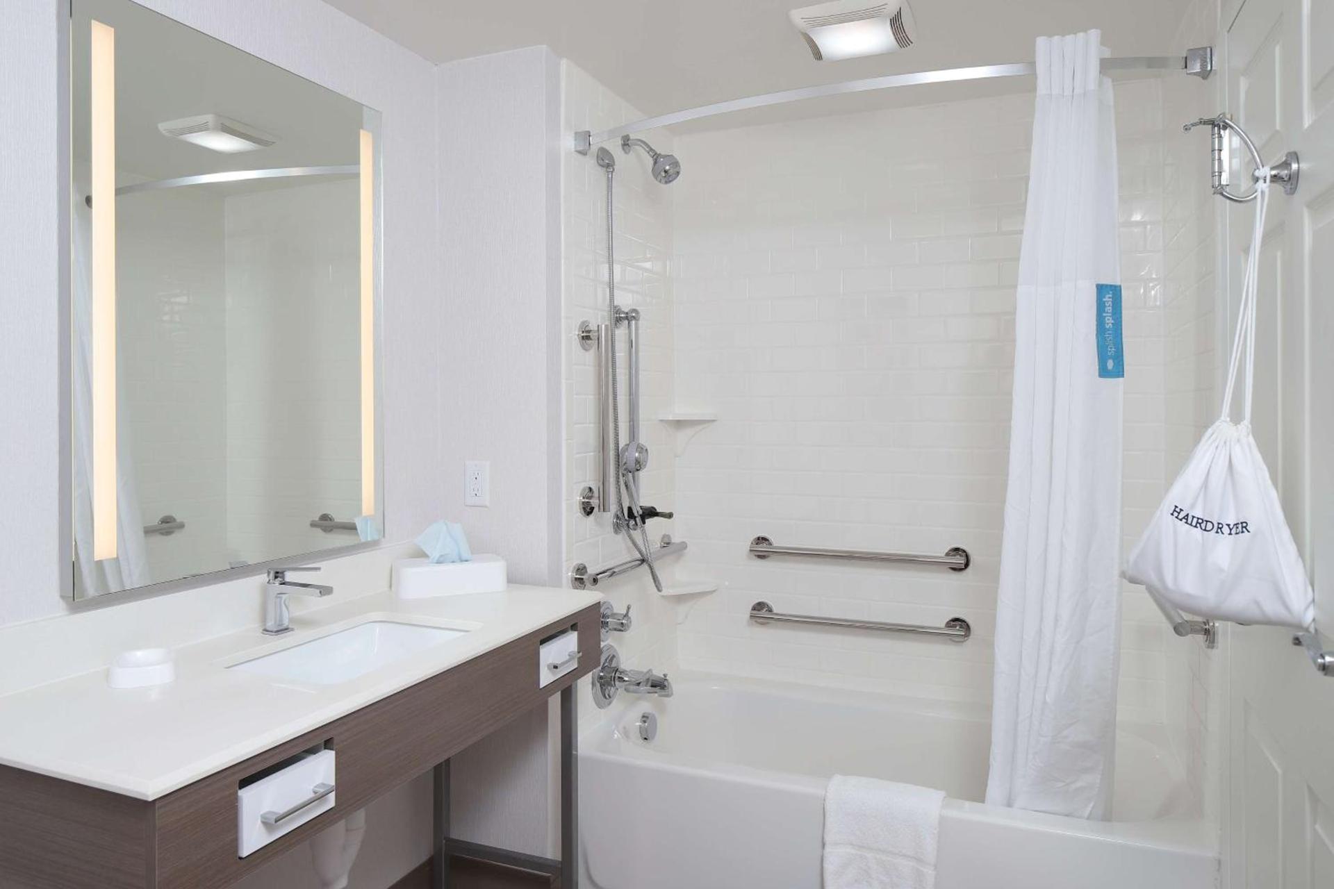 Hampton Inn Holland photo 25