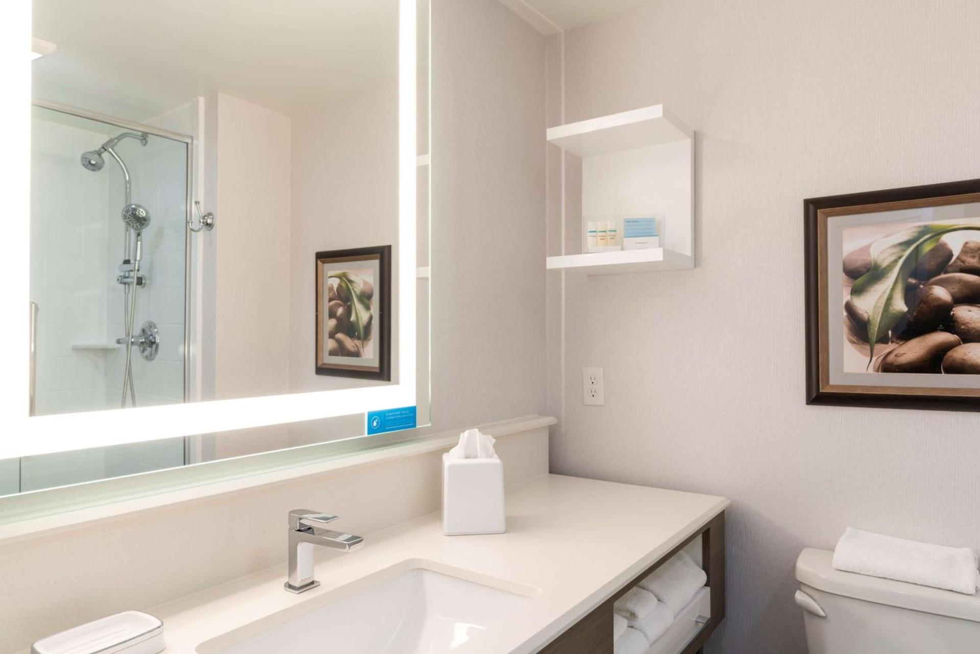 Hampton Inn Holland photo 35