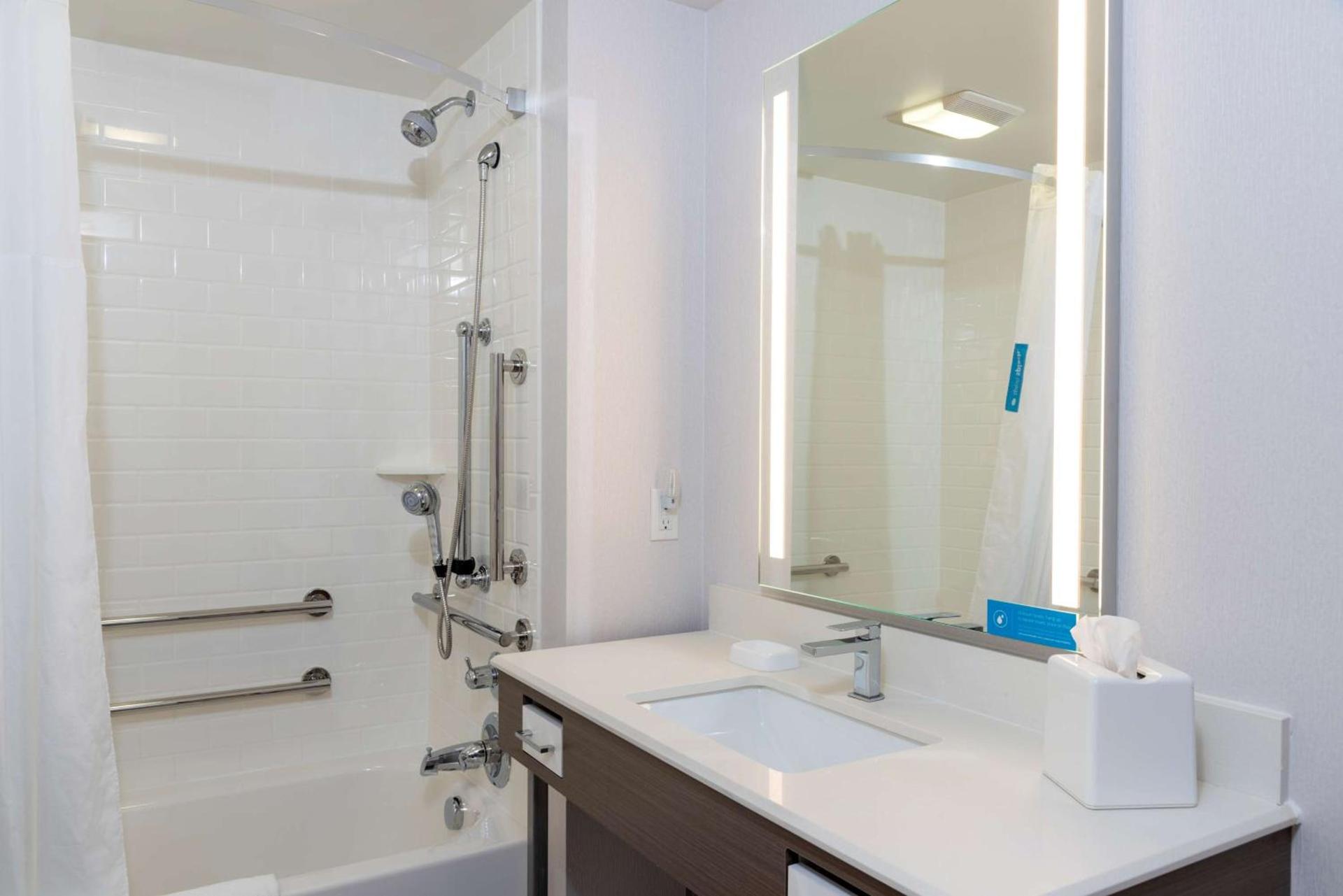 Hampton Inn Holland photo 39
