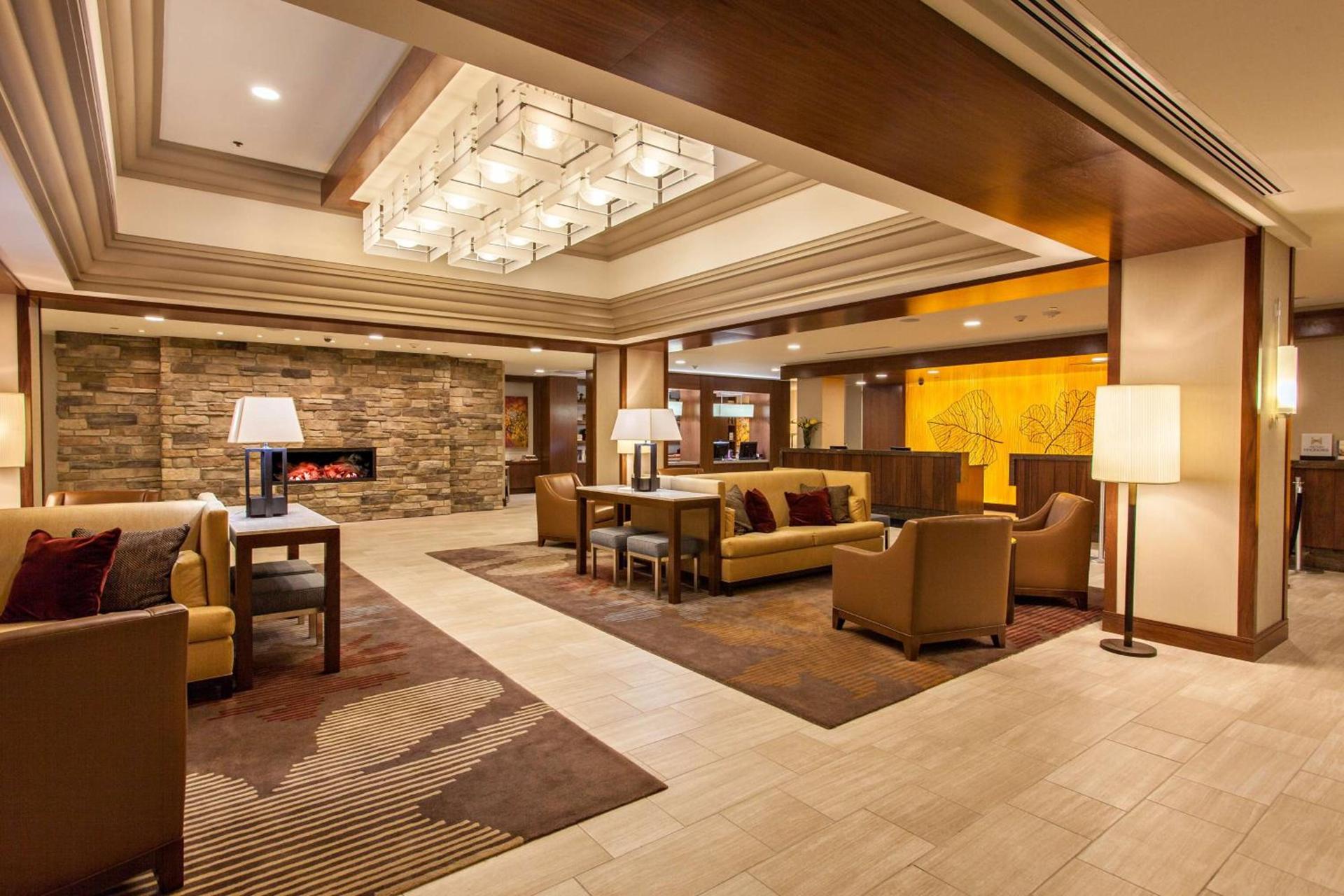 DoubleTree by Hilton Pittsburgh-Green Tree photo 2