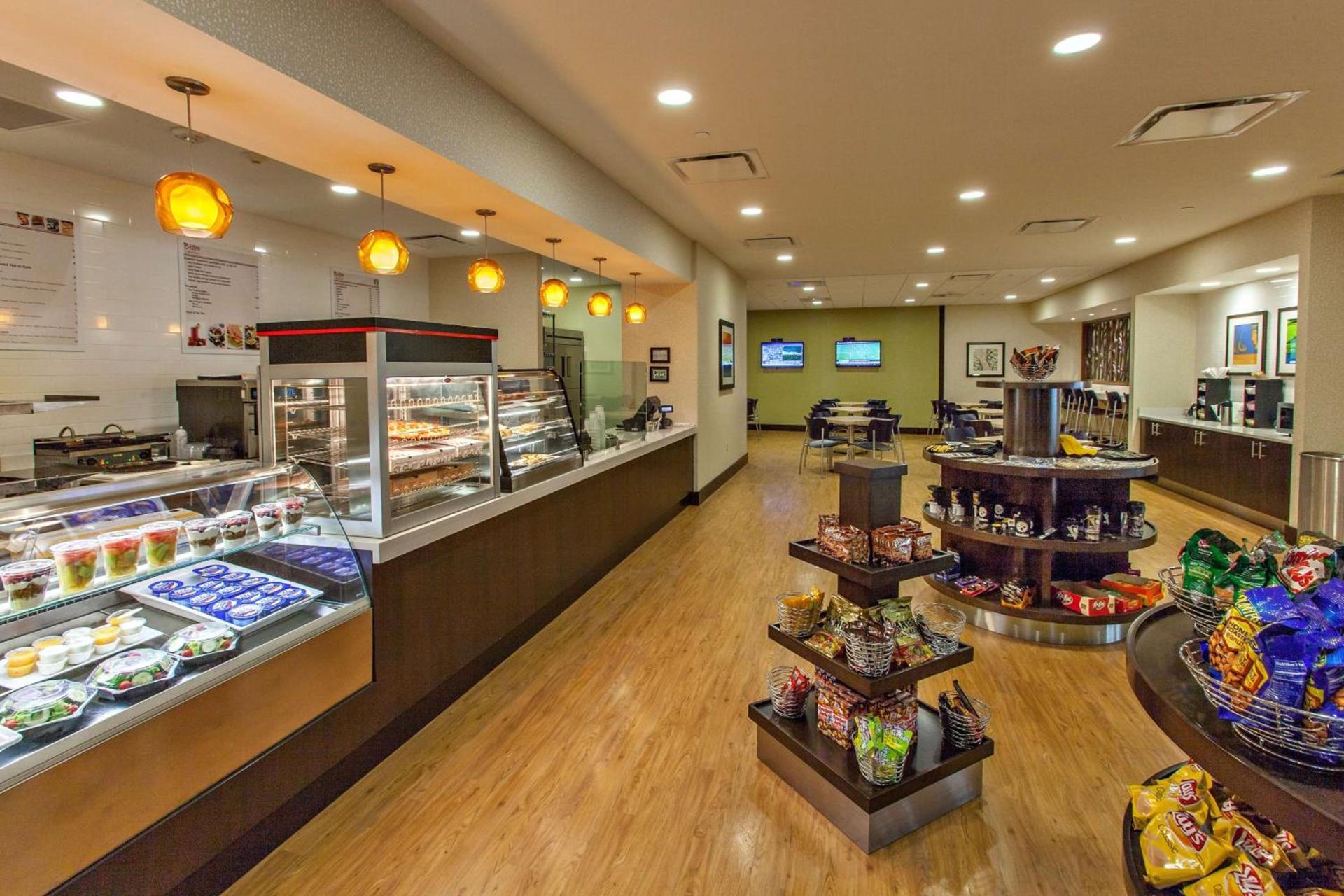 DoubleTree by Hilton Pittsburgh-Green Tree photo 7