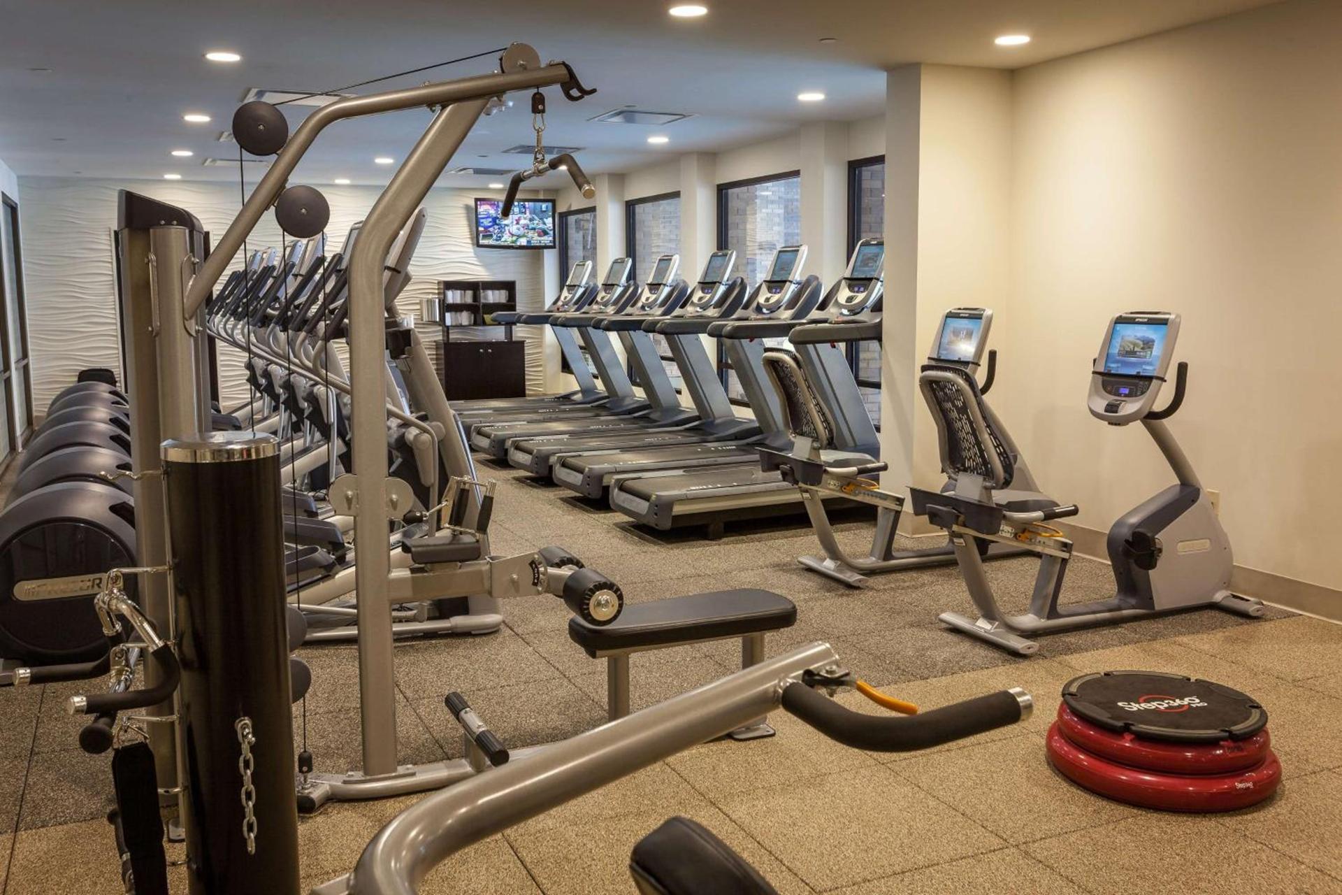 DoubleTree by Hilton Pittsburgh-Green Tree photo 8
