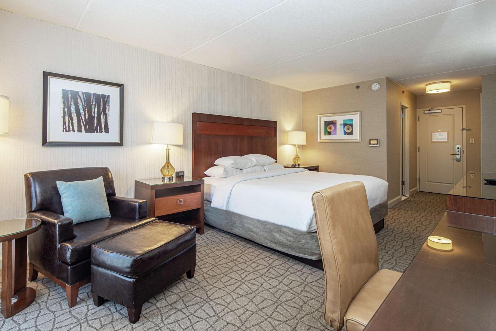 DoubleTree by Hilton Pittsburgh-Green Tree photo 9