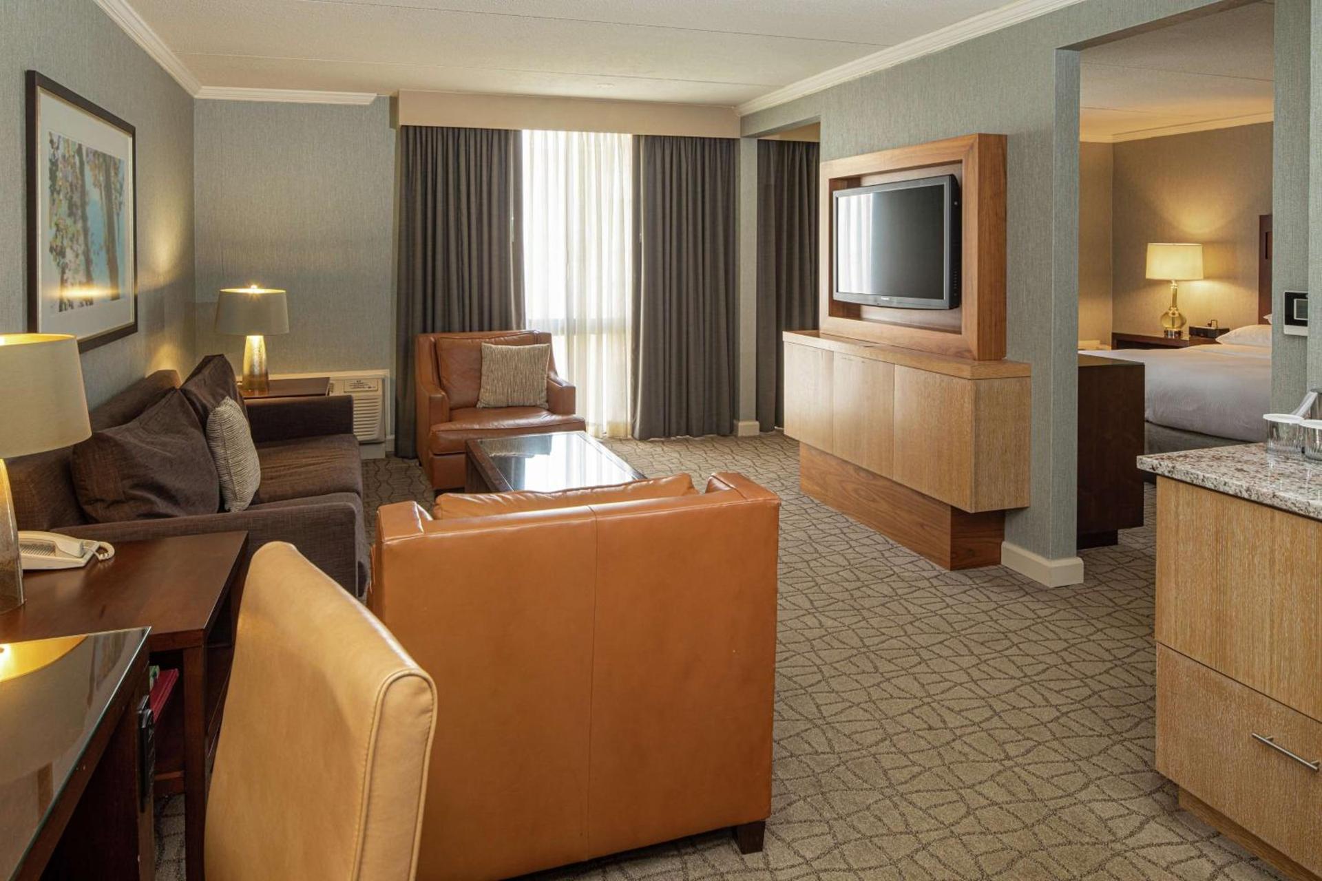 DoubleTree by Hilton Pittsburgh-Green Tree photo 14