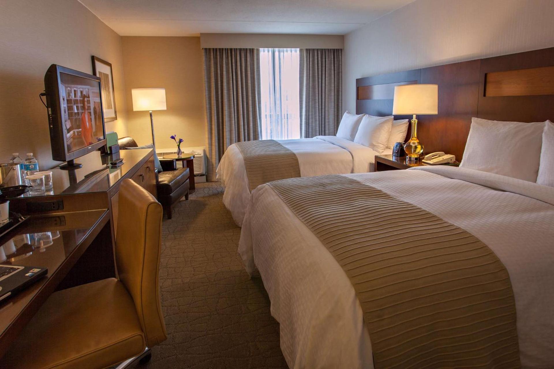 DoubleTree by Hilton Pittsburgh-Green Tree photo 16