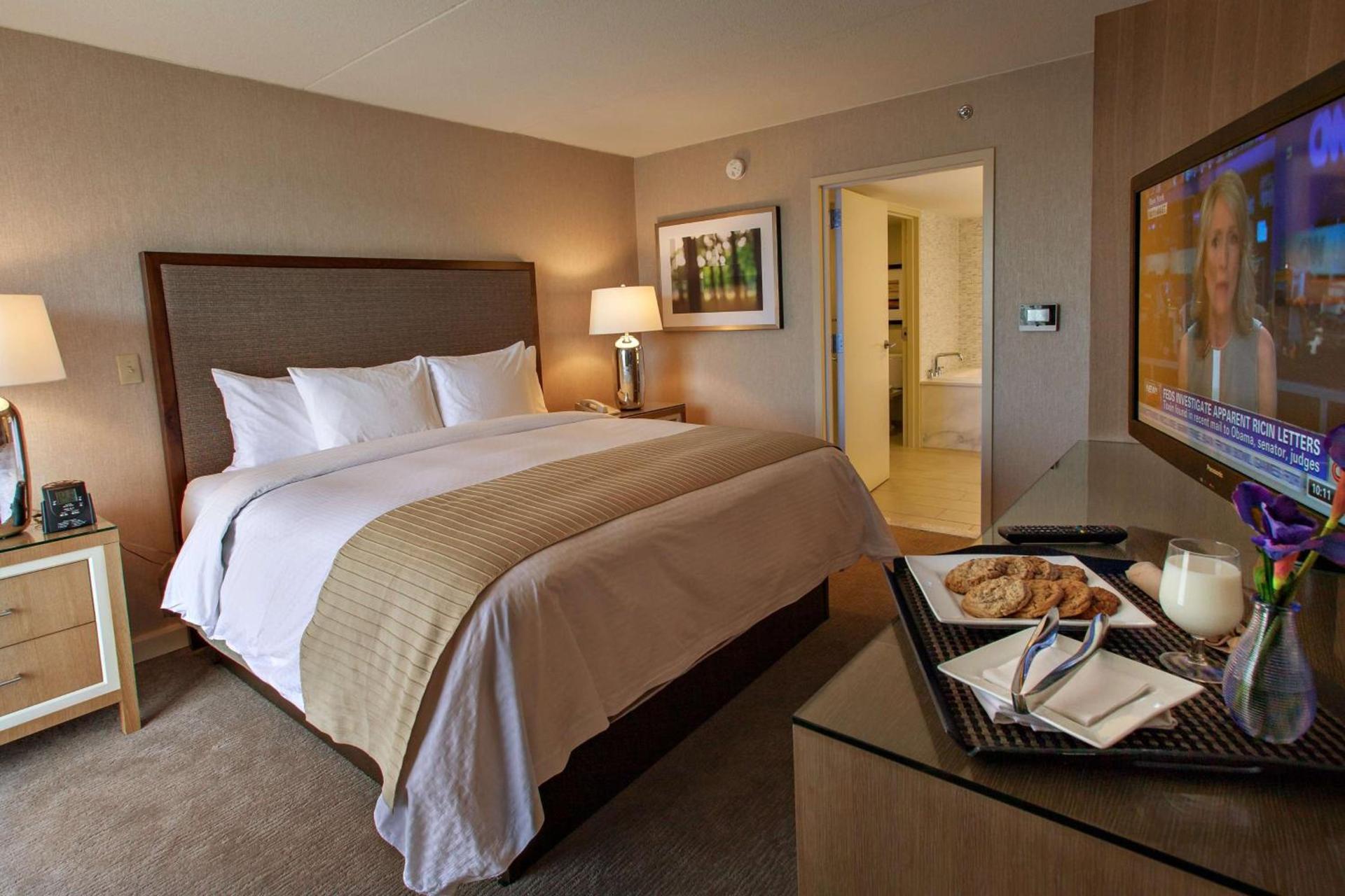 DoubleTree by Hilton Pittsburgh-Green Tree photo 15