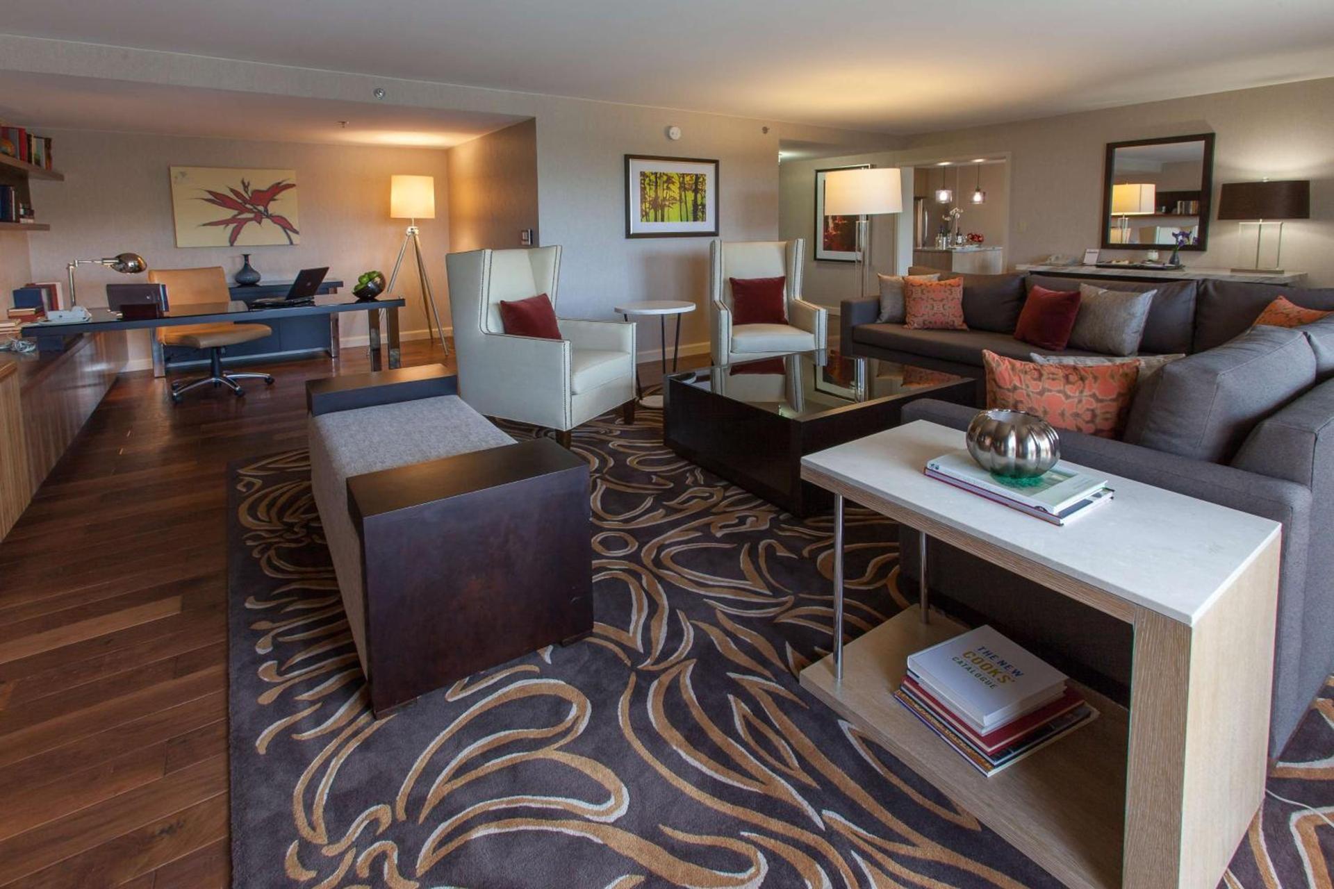 DoubleTree by Hilton Pittsburgh-Green Tree photo 17