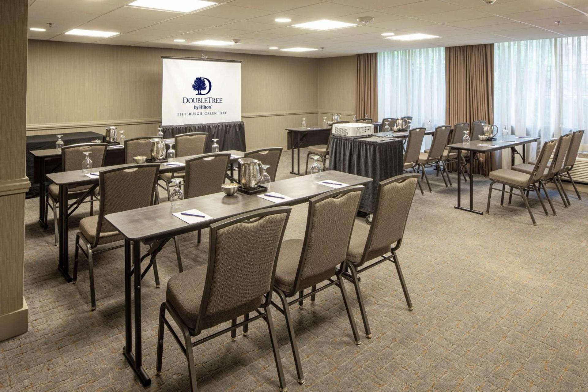 DoubleTree by Hilton Pittsburgh-Green Tree photo 22