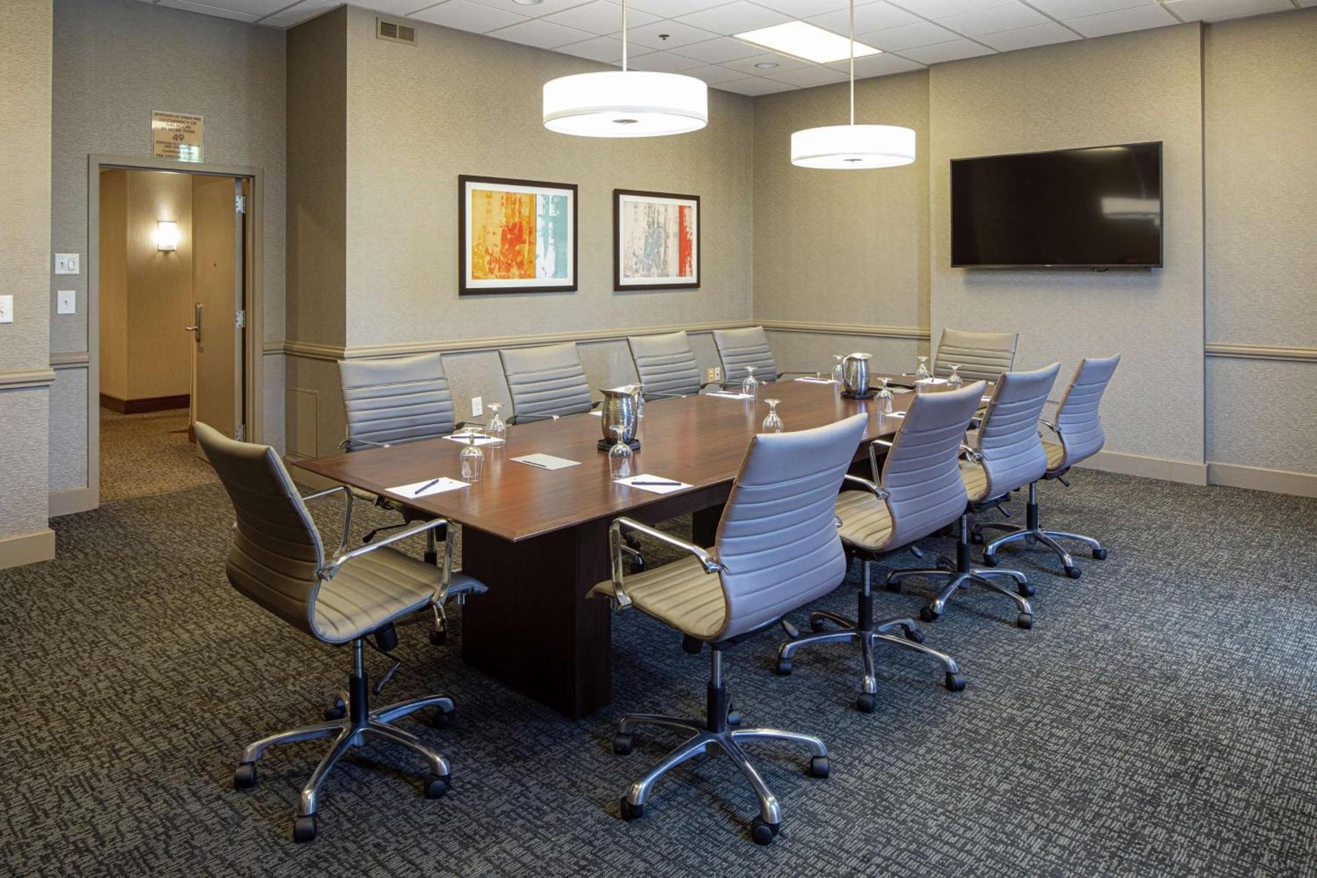 DoubleTree by Hilton Pittsburgh-Green Tree photo 23