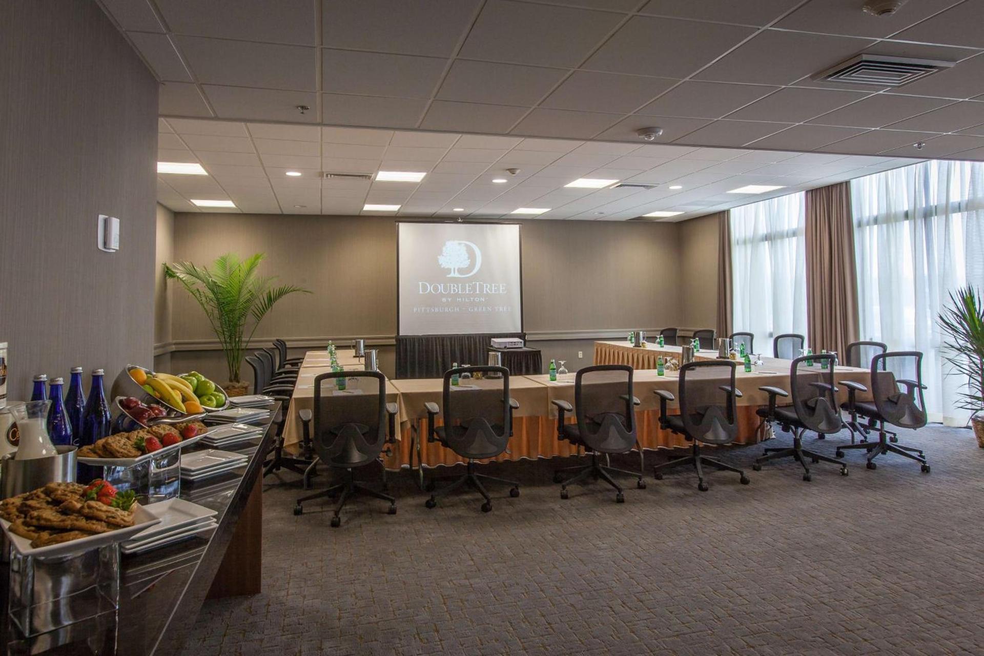 DoubleTree by Hilton Pittsburgh-Green Tree photo 25
