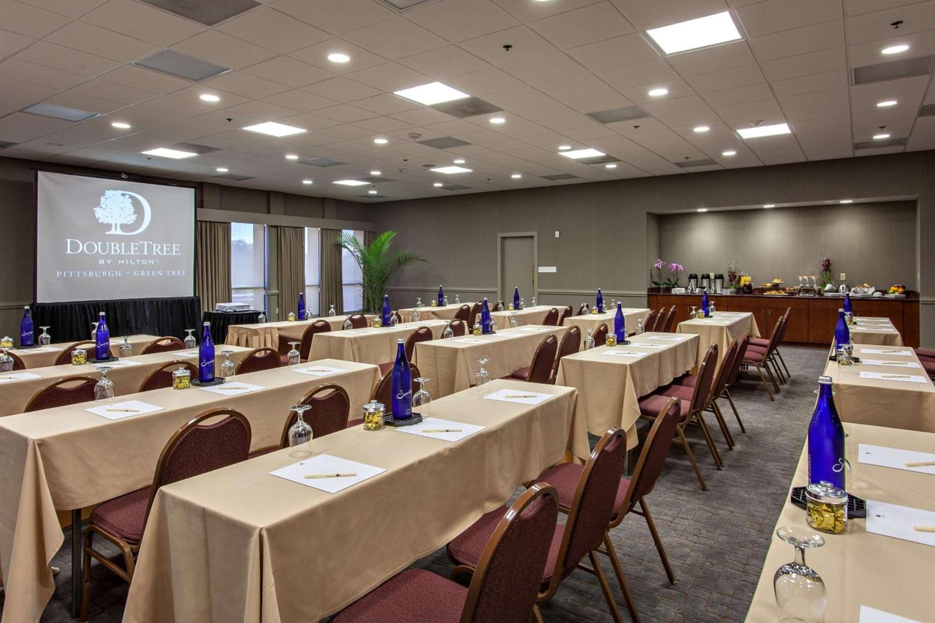 DoubleTree by Hilton Pittsburgh-Green Tree photo 26
