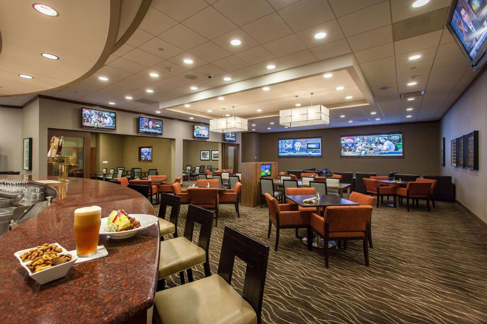 DoubleTree by Hilton Pittsburgh-Green Tree photo 29