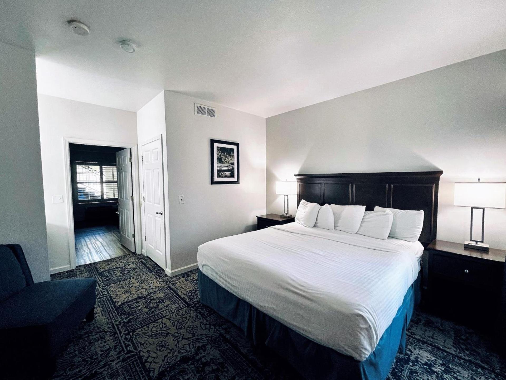 University Park Inn & Suites, an Ascend Collection Hotel photo 16