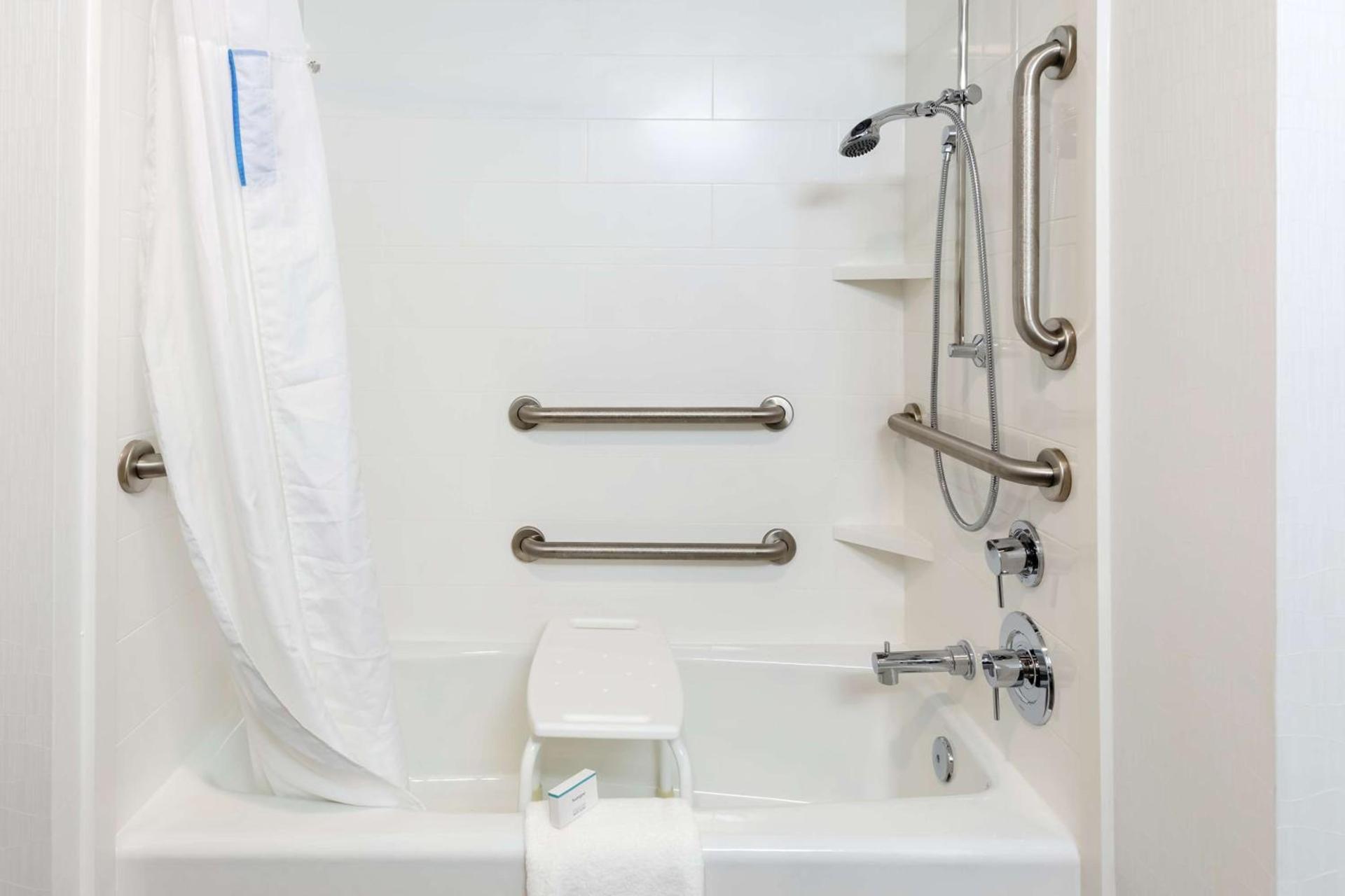Hampton Inn Acworth photo 6